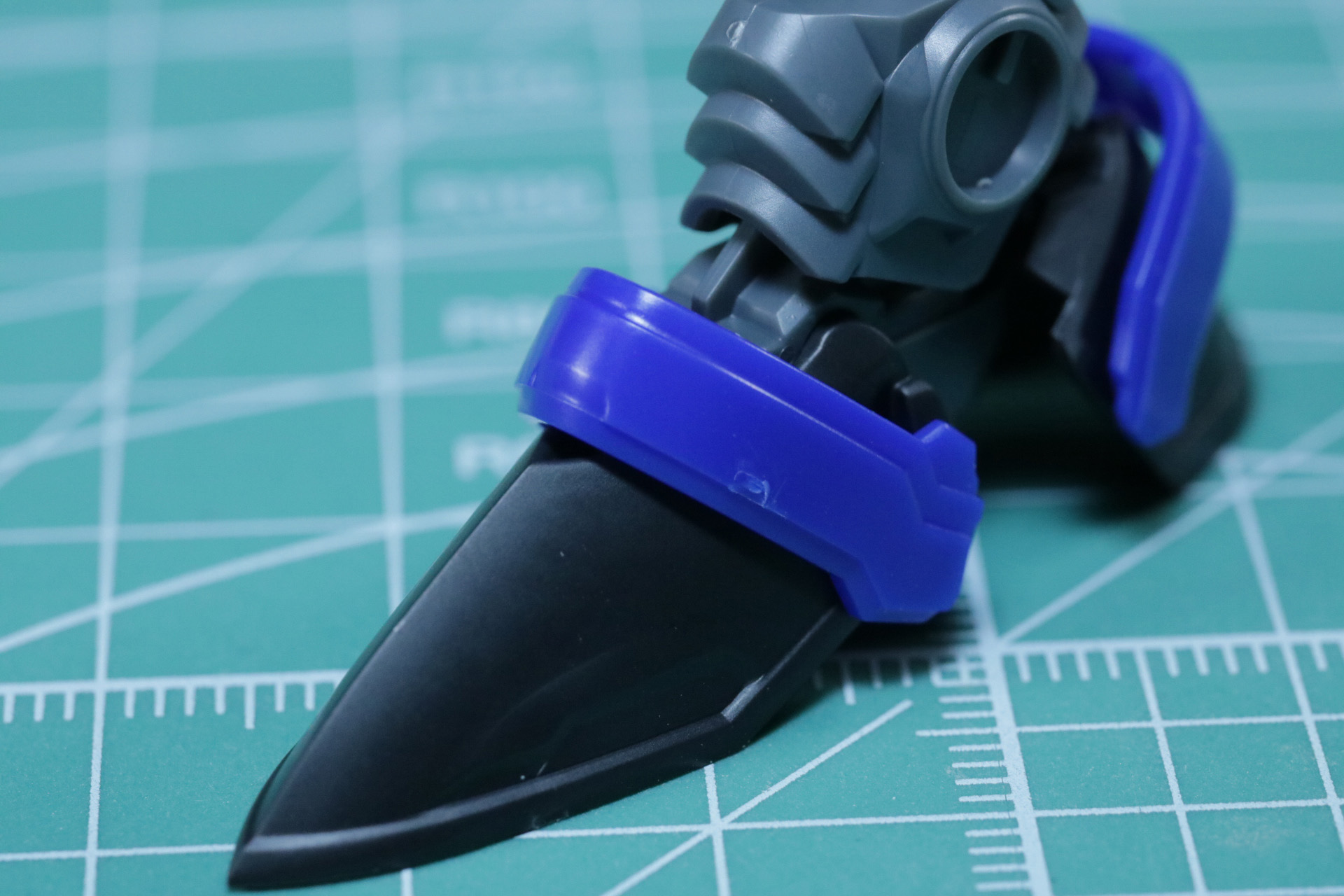 アーマー部分は黒のマーキングシールで色分け表現が入る