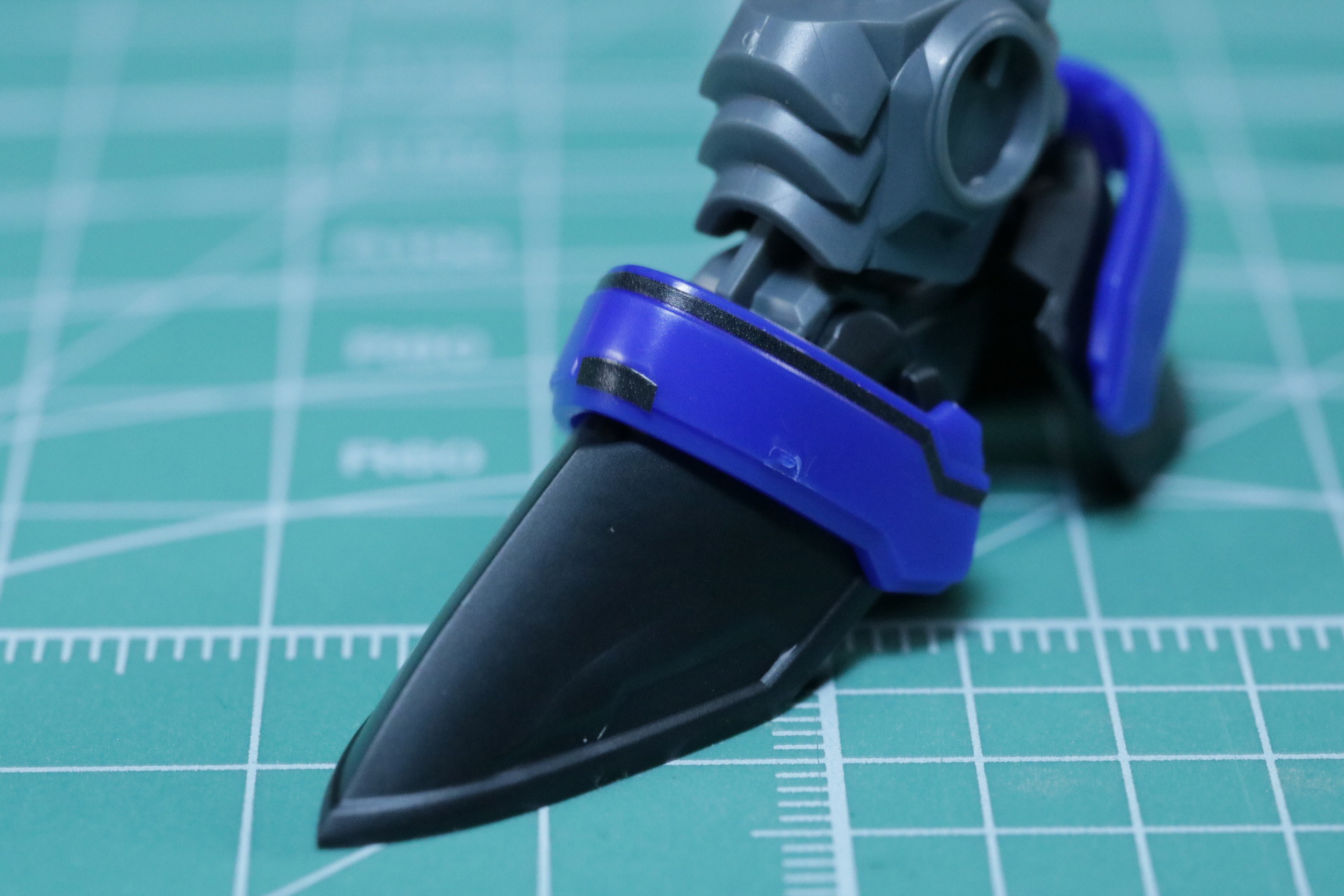 アーマー部分は黒のマーキングシールで色分け表現が入る