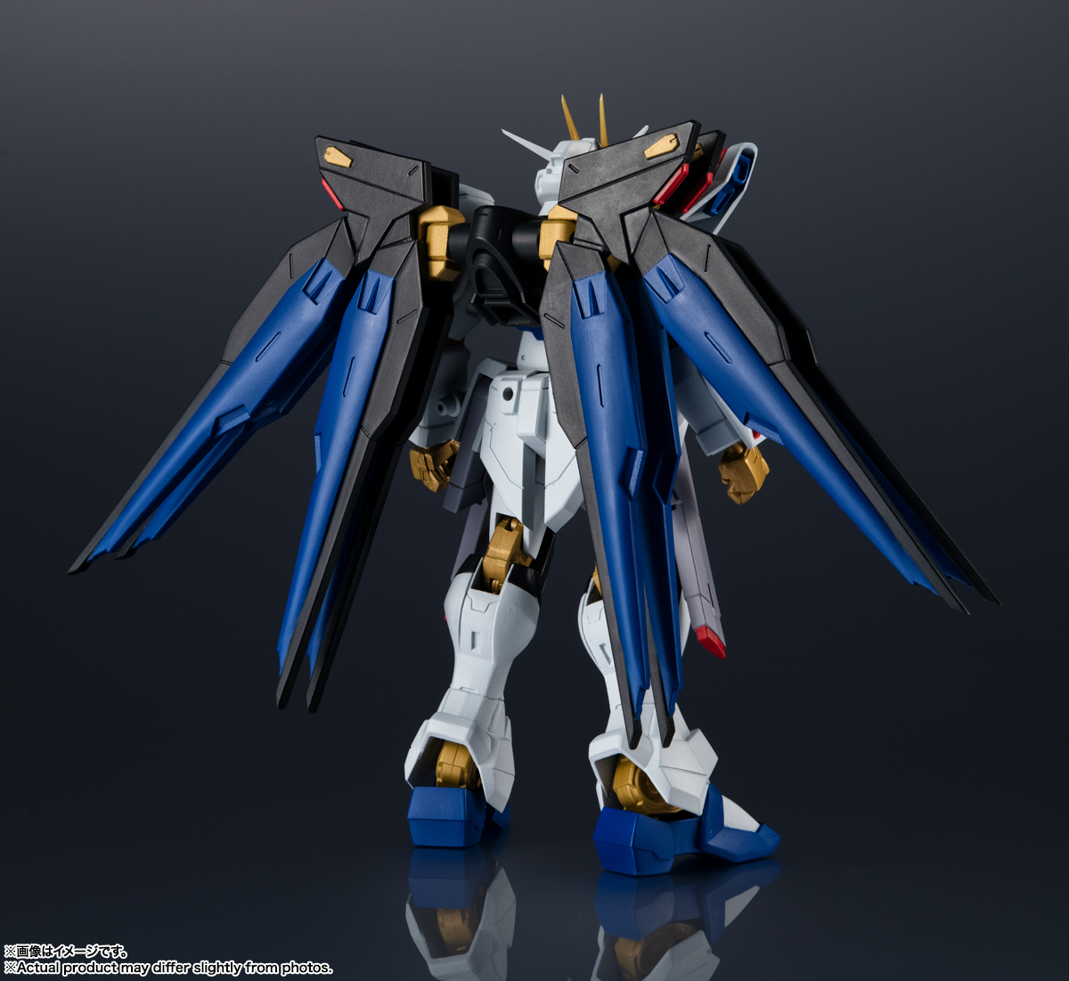 左右腰のクスィフィアス3レール砲を展開する事ができ、背面4枚のウィングパーツは上下左右に可動し展開時の状態を表現できる