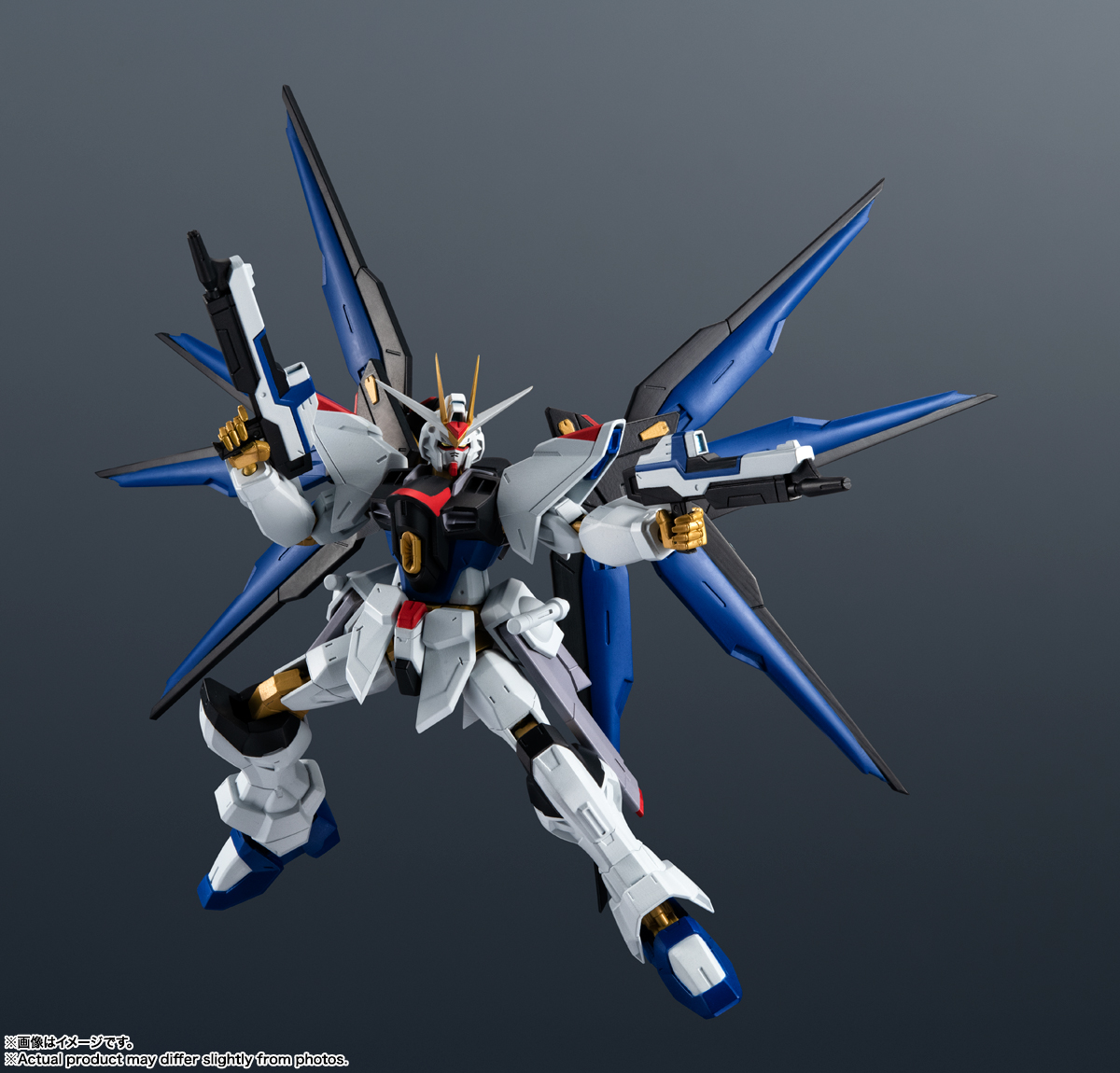 左右腰のクスィフィアス3レール砲を展開する事ができ、背面4枚のウィングパーツは上下左右に可動し展開時の状態を表現できる