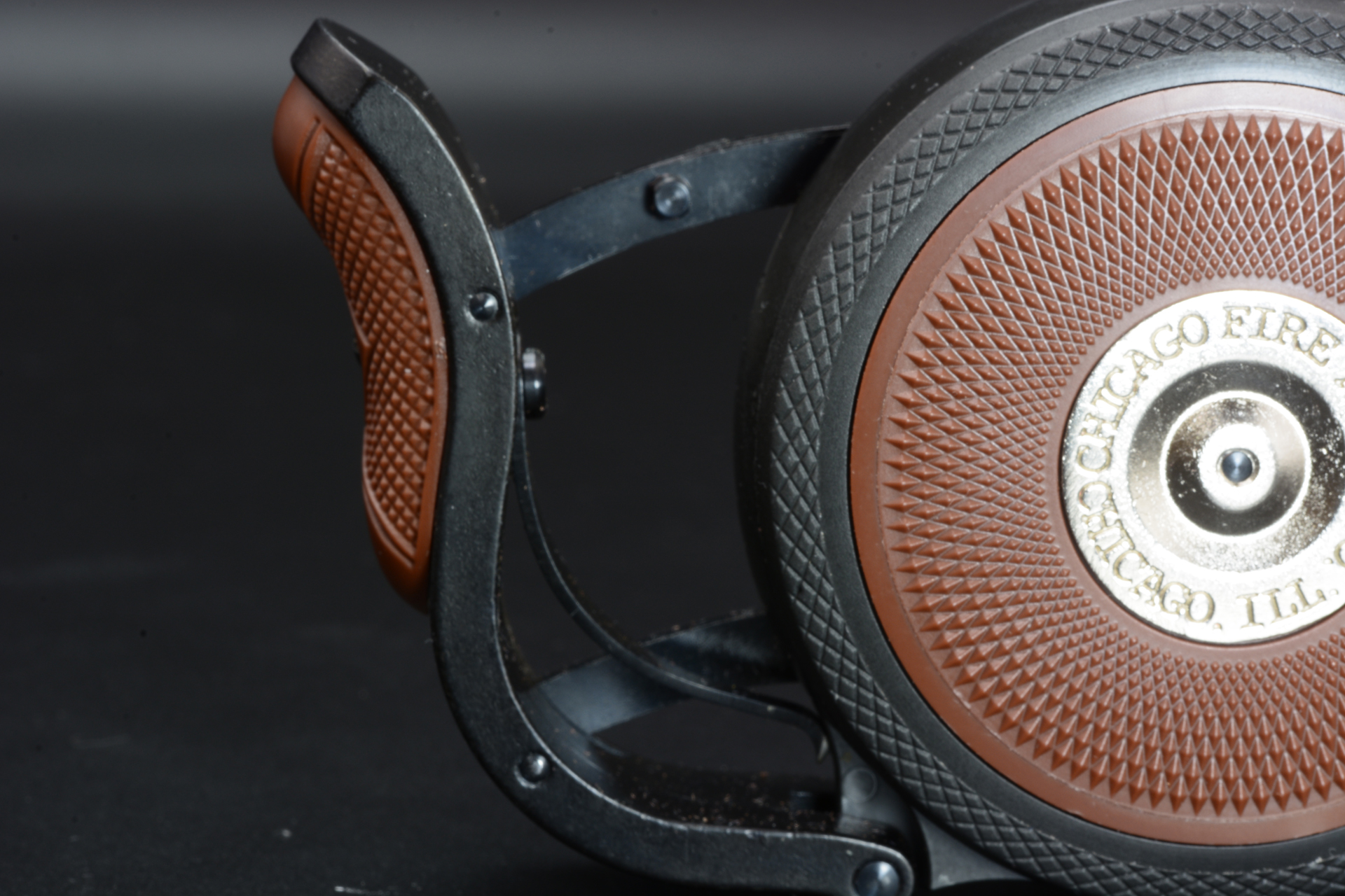 トリガーを押し込むことでハンマーが動作、弾丸が発射される