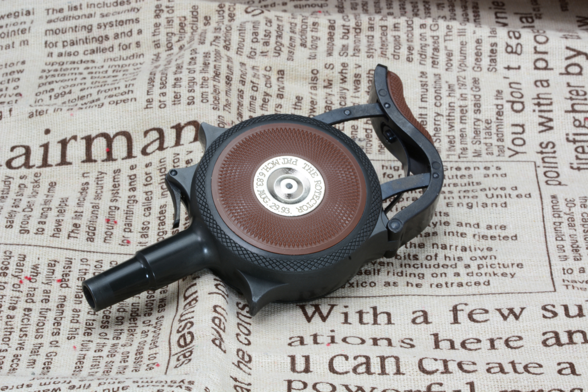 英字新聞柄の布