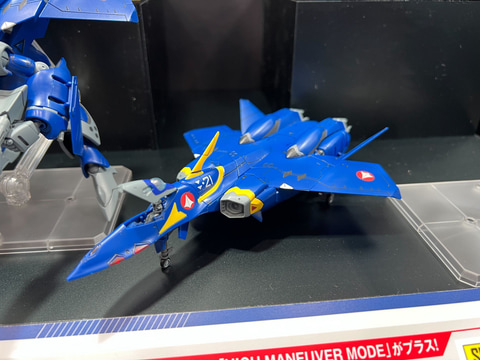 マクロスプラス」よりプラモデル「HG 1/100 YF-21」完成見本が展示中