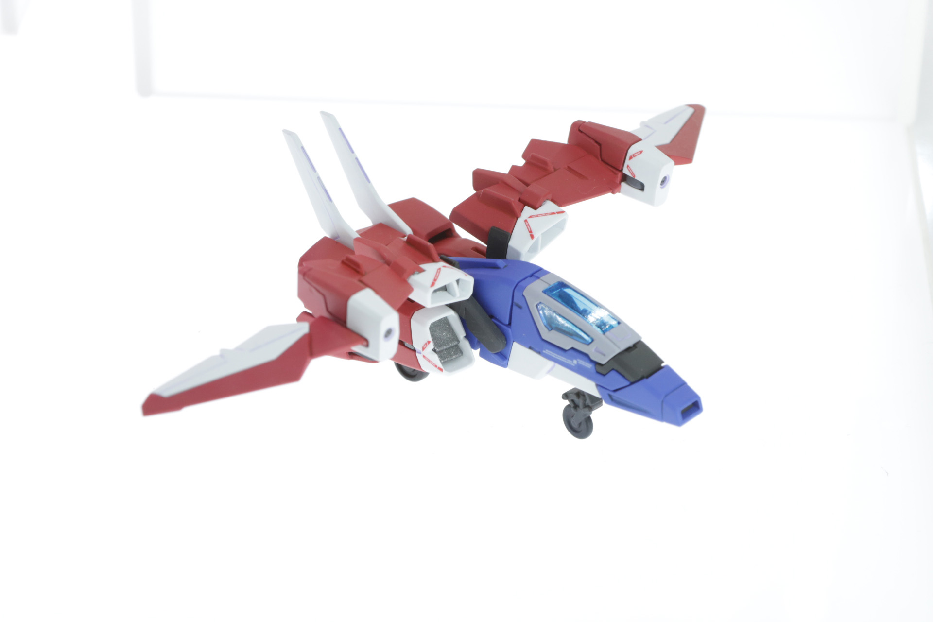 ナラティブガンダムの腹部からキャノピーが確認できる