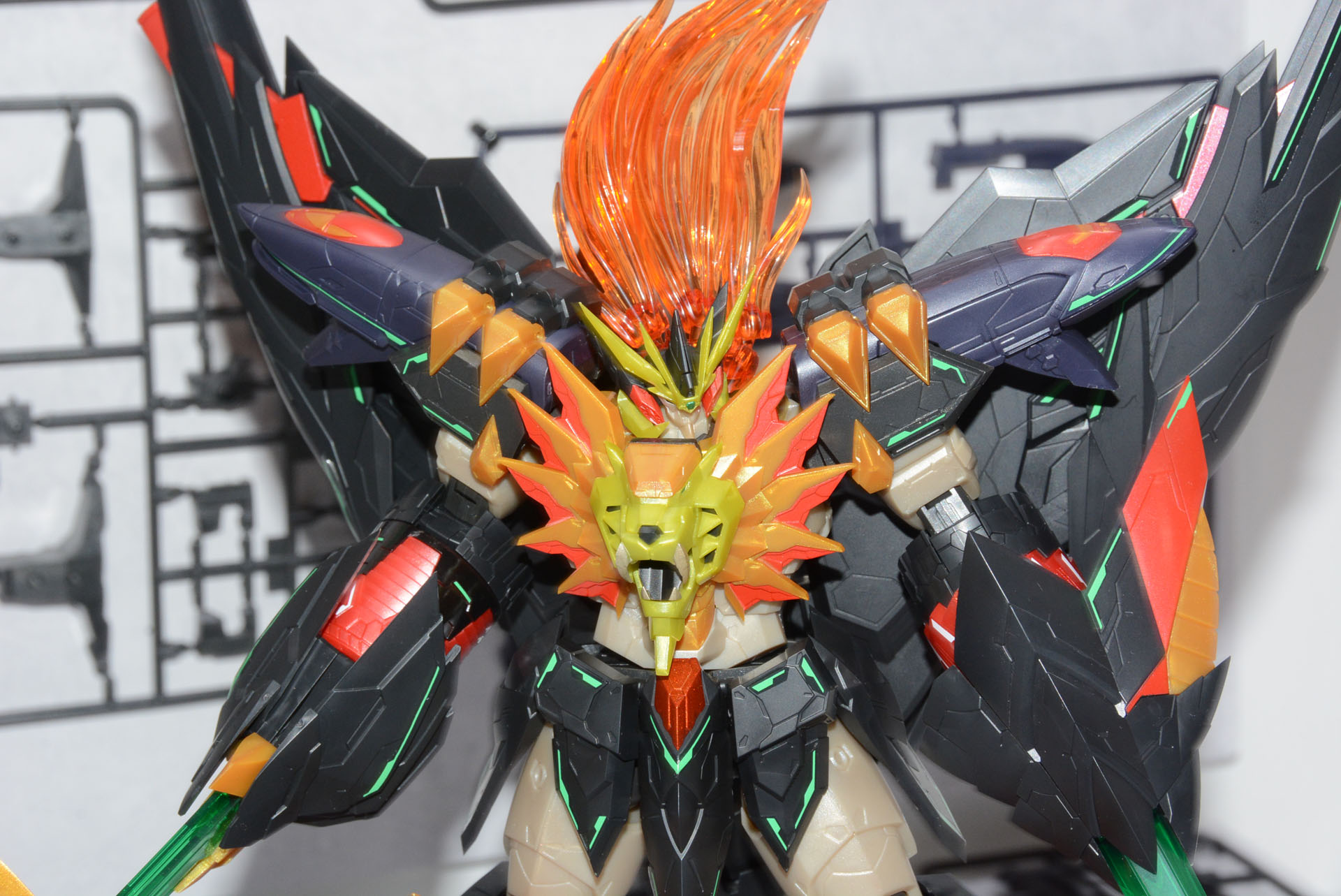 「AMAKUNITECH ジェネシックガオガイガー 専用デカール」使用例。全身に緑のラインが入る