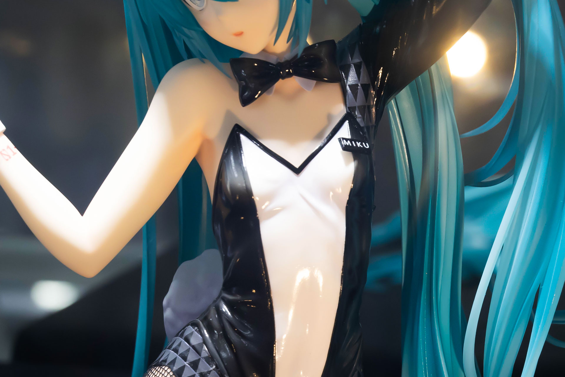 スレンダーなボディラインがよくわかる