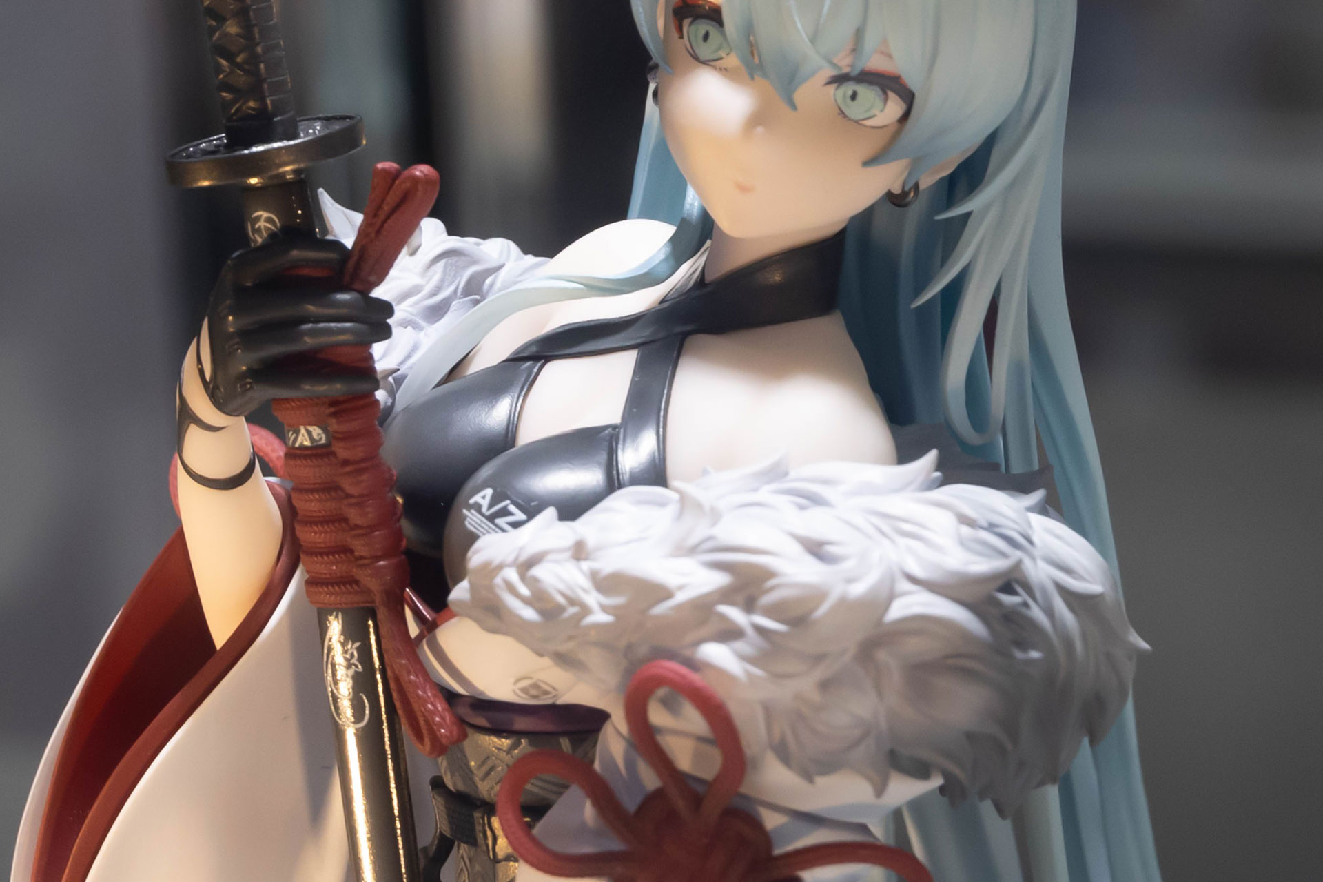 衣装の上部にはふわふわとした部分が付けられている