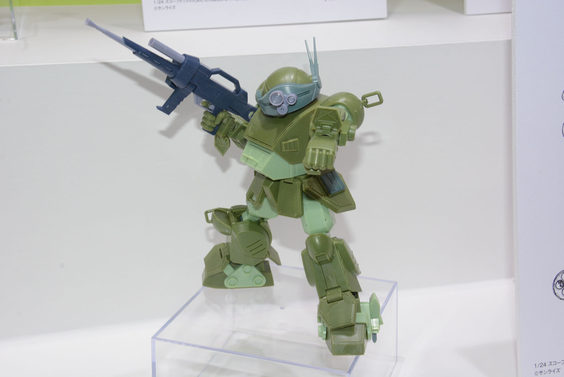 無塗装モデル。成型色のしっかりした色分けが確認できる