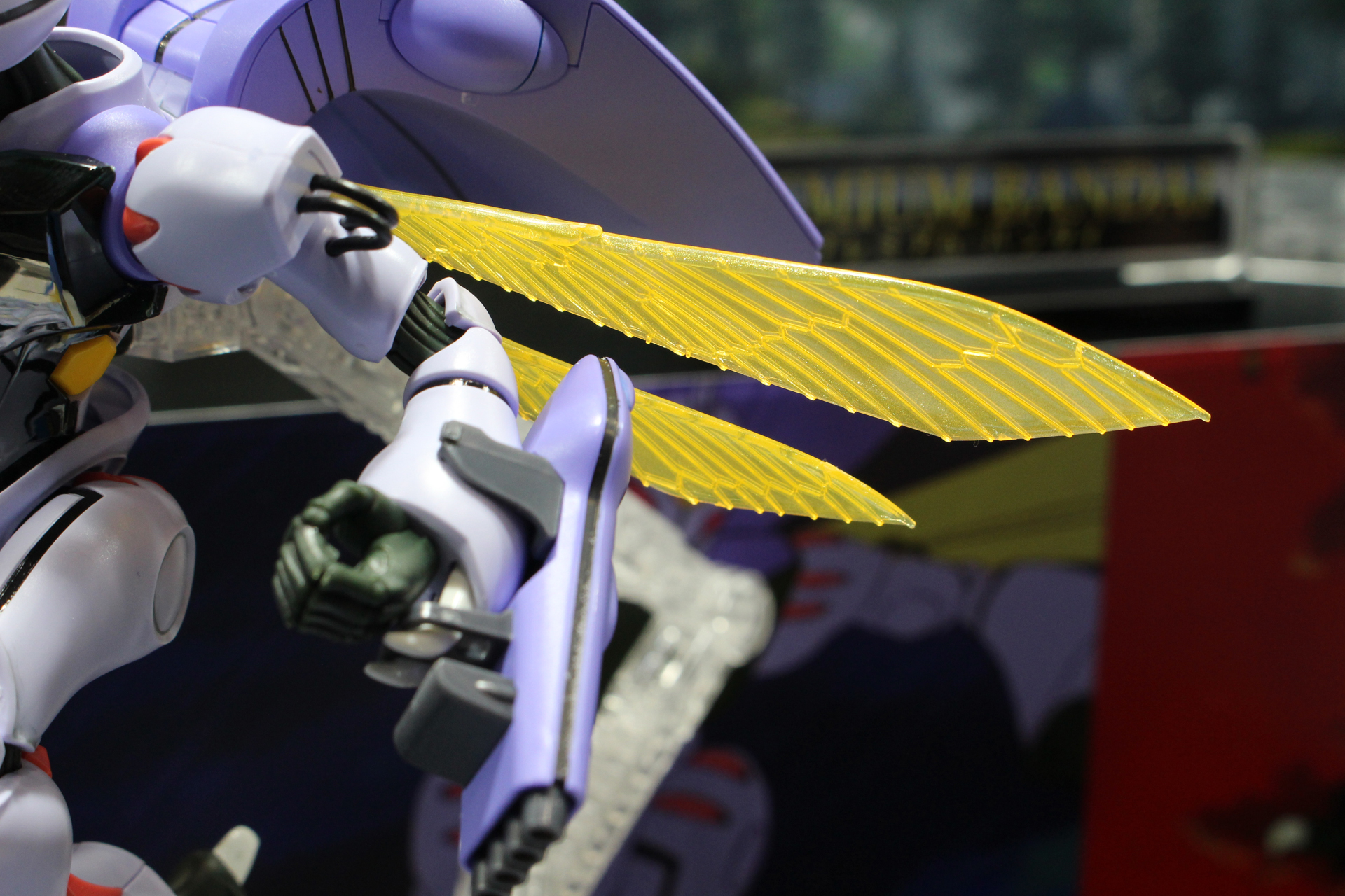 翅のディテールはシンプルめながら、翅脈もしっかり見えている