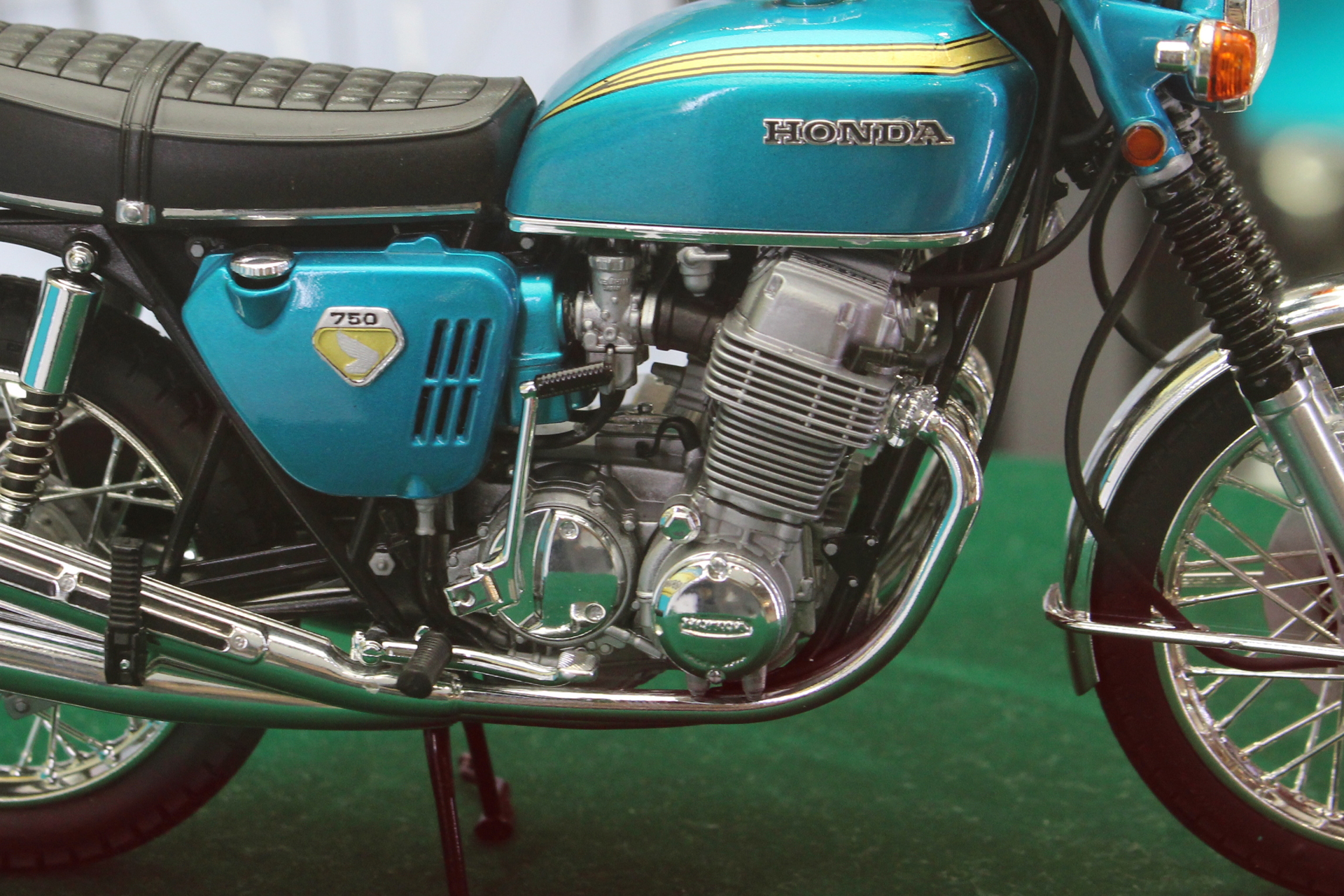 積層パーツで構築されたエンジン部分