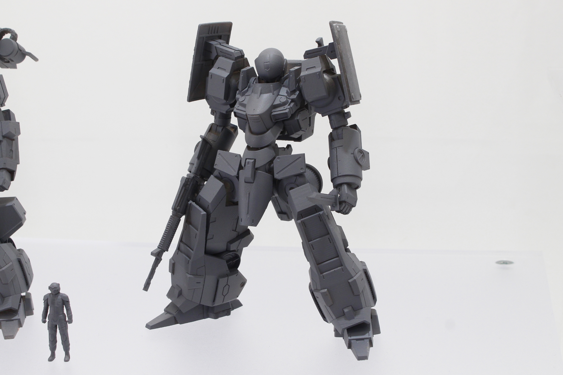 「SIDE:R ブリッツシュラーク」。全て価格、発売日等は未定