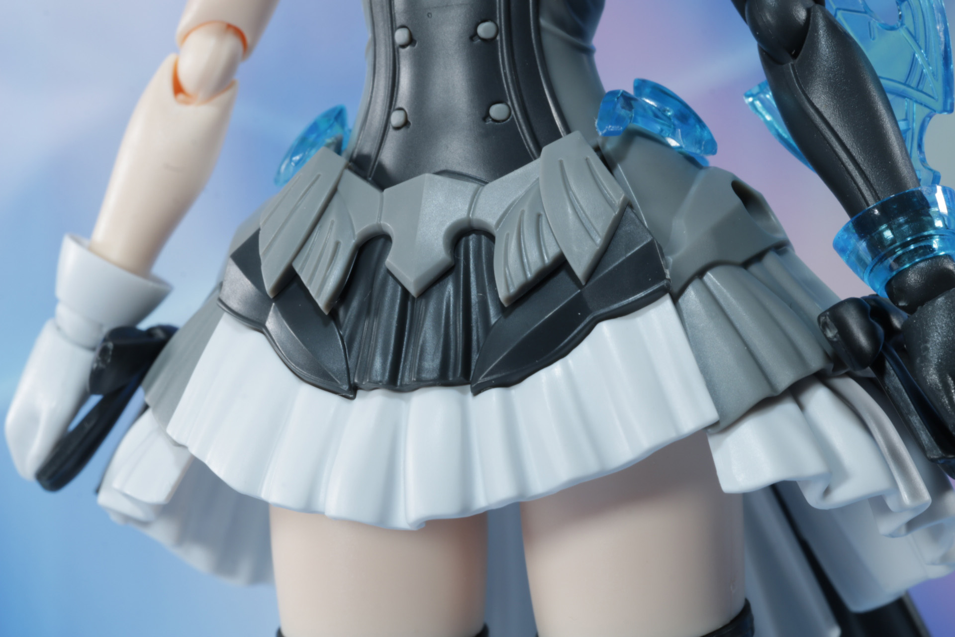 色分けされたスカートには装甲のようなデザインもあり30MSらしさも演出