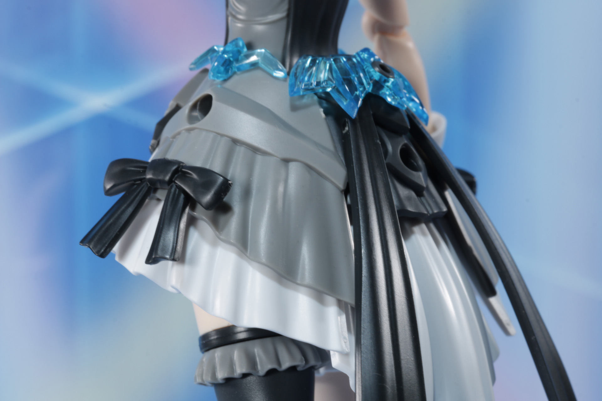 左右と後ろには3mmの軸受けがあり、カスタム要素も完備