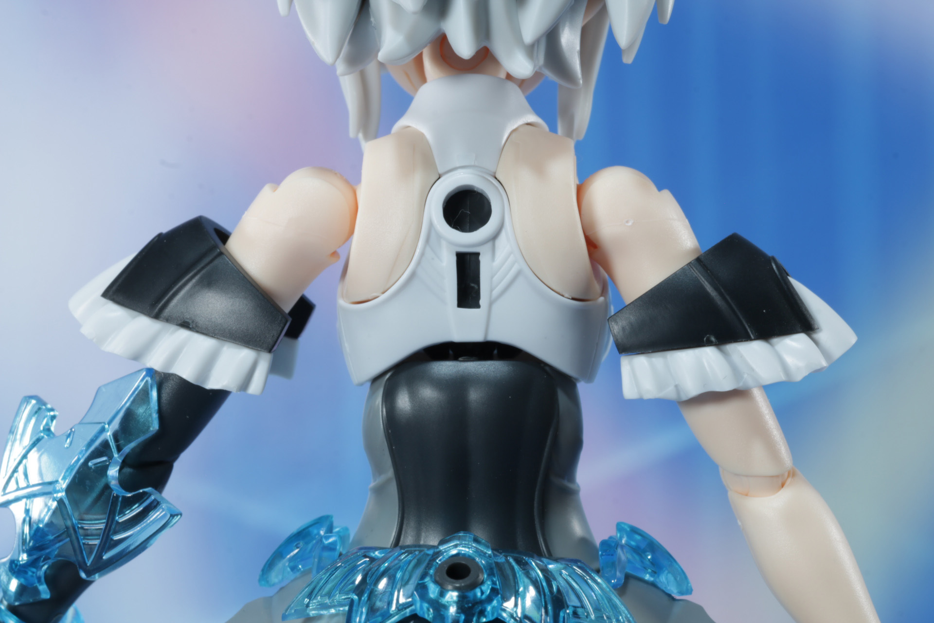 背中には軸受けがある