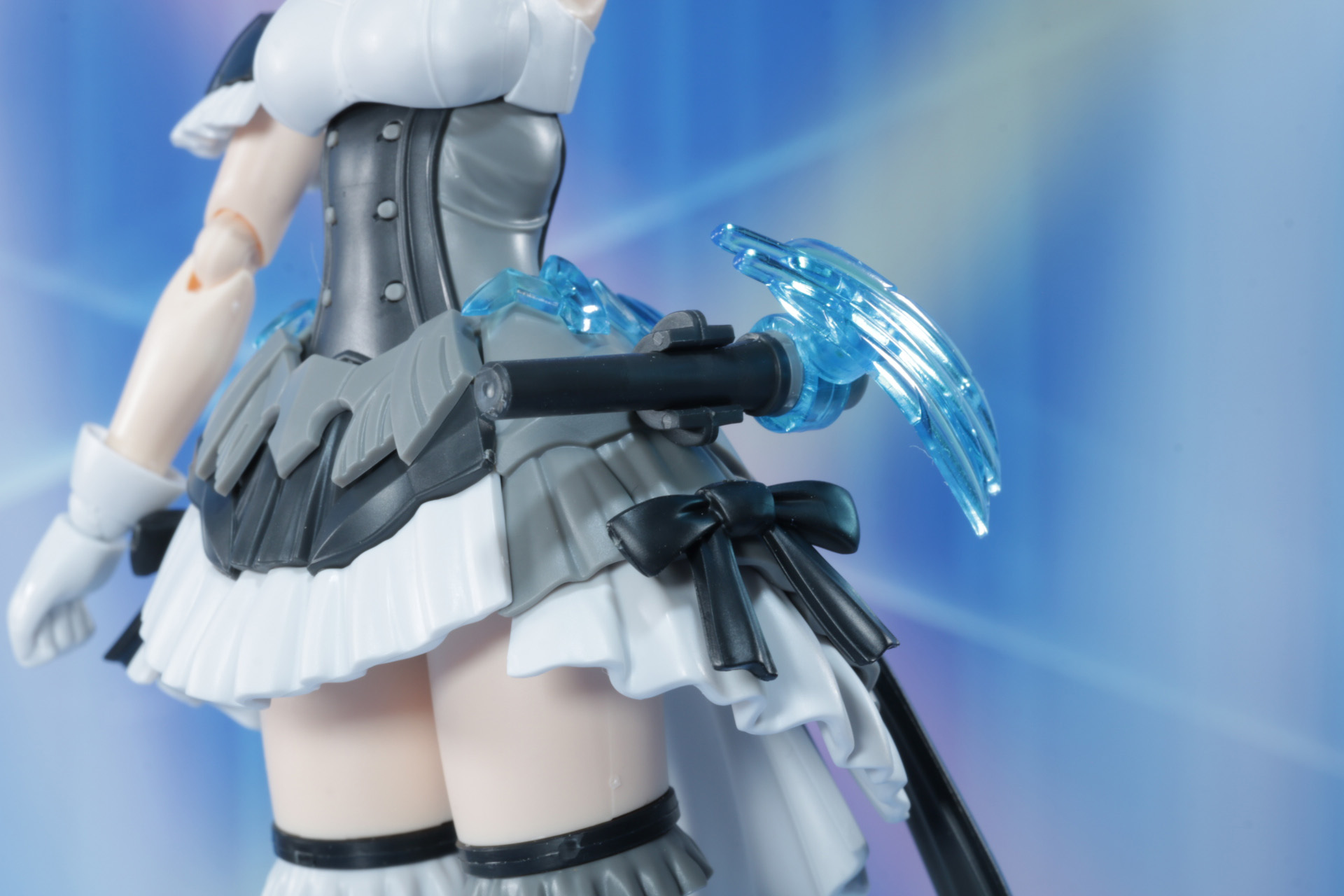 マイクはアタッチメントパーツによって腰などに形態することができる