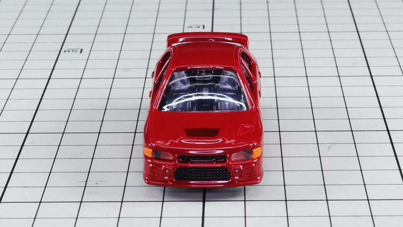 フロント：ガッシリとした印象を与えるフロントマスク