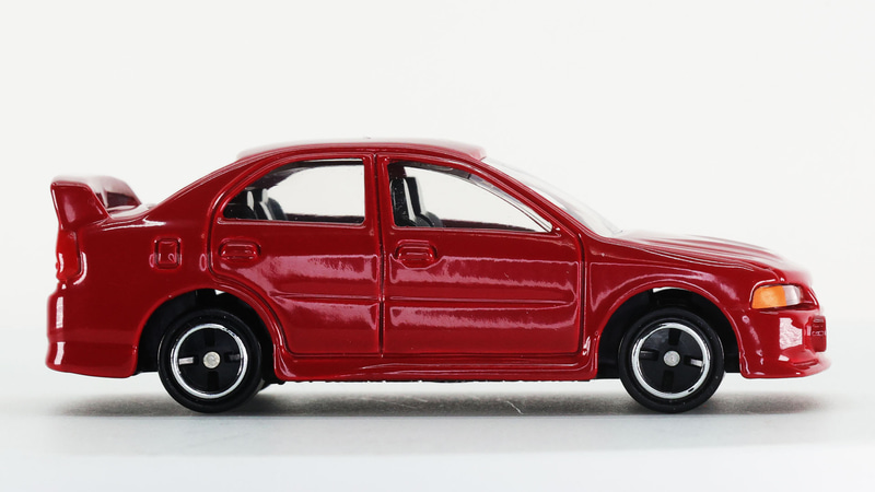 一目でランエボとわかるそびえたつリアウイング