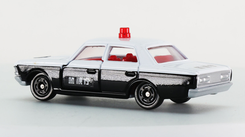 4ドアセダンタイプであることがパトカーの条件です