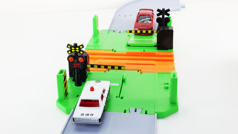 踏み切りは一旦停止して音も確認しましょう