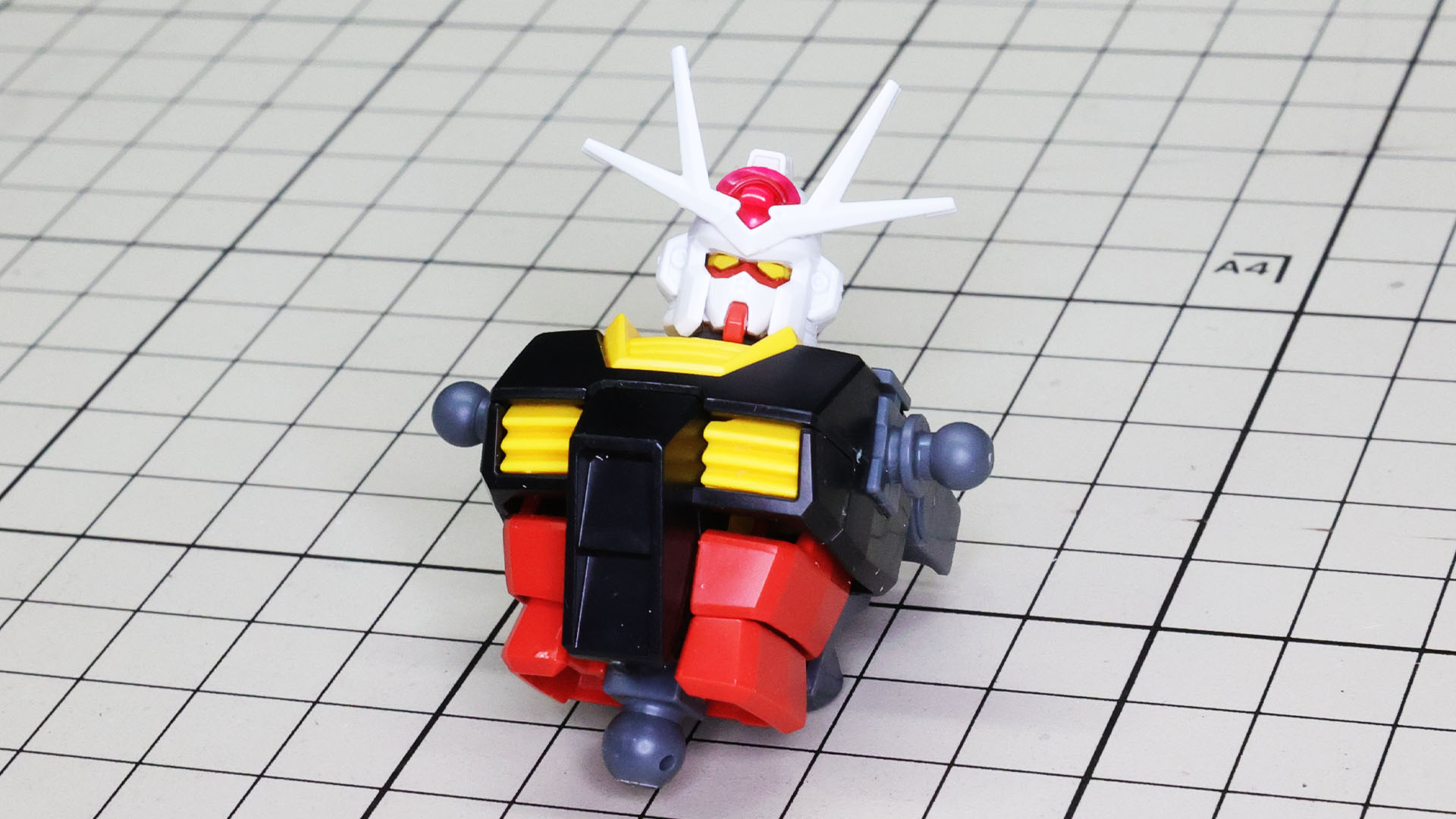 RX-78-2ガンダムをベースに4本アンテナが新鮮！