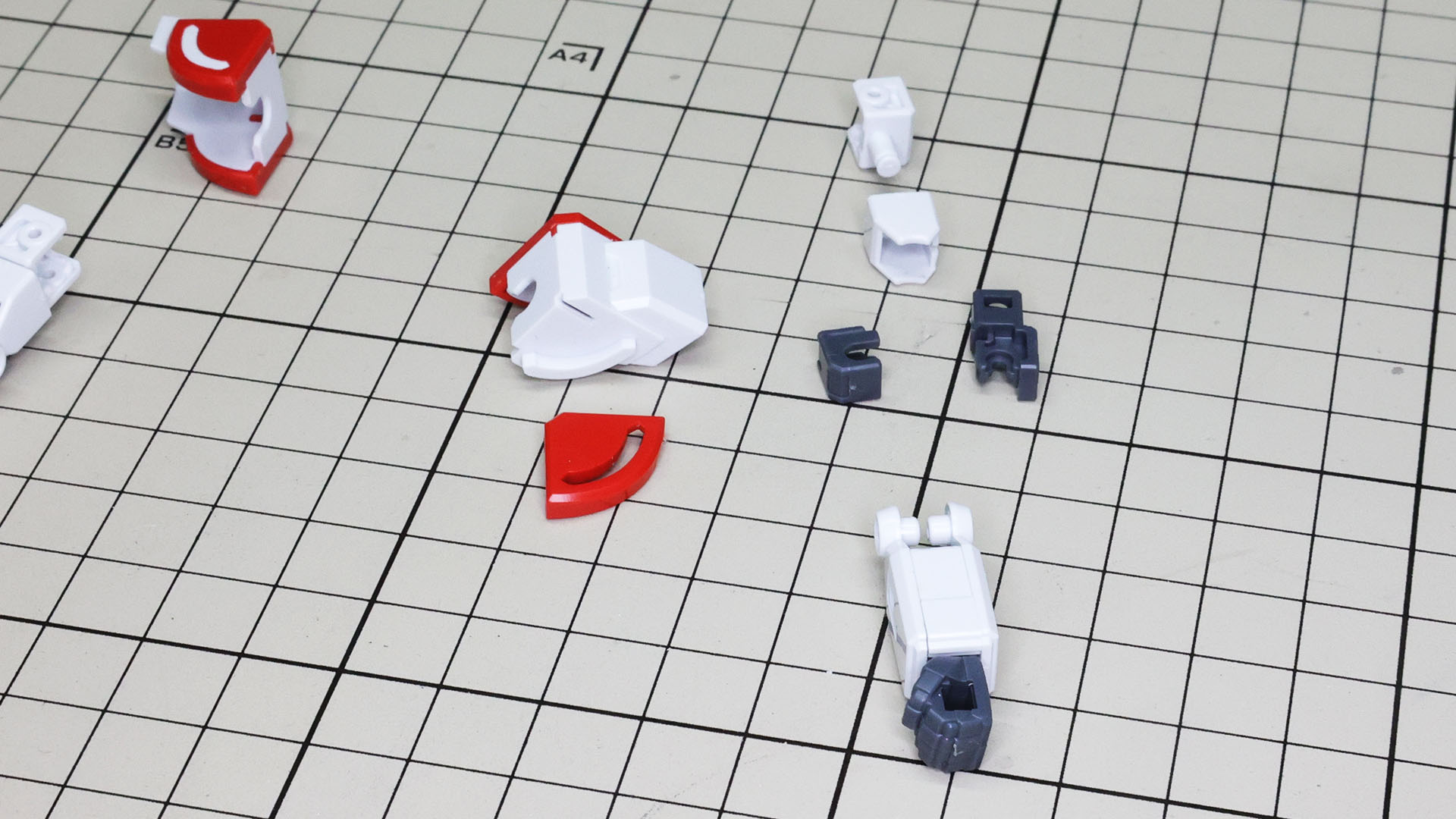 上腕と前腕を後はめ式関節フレームで接続