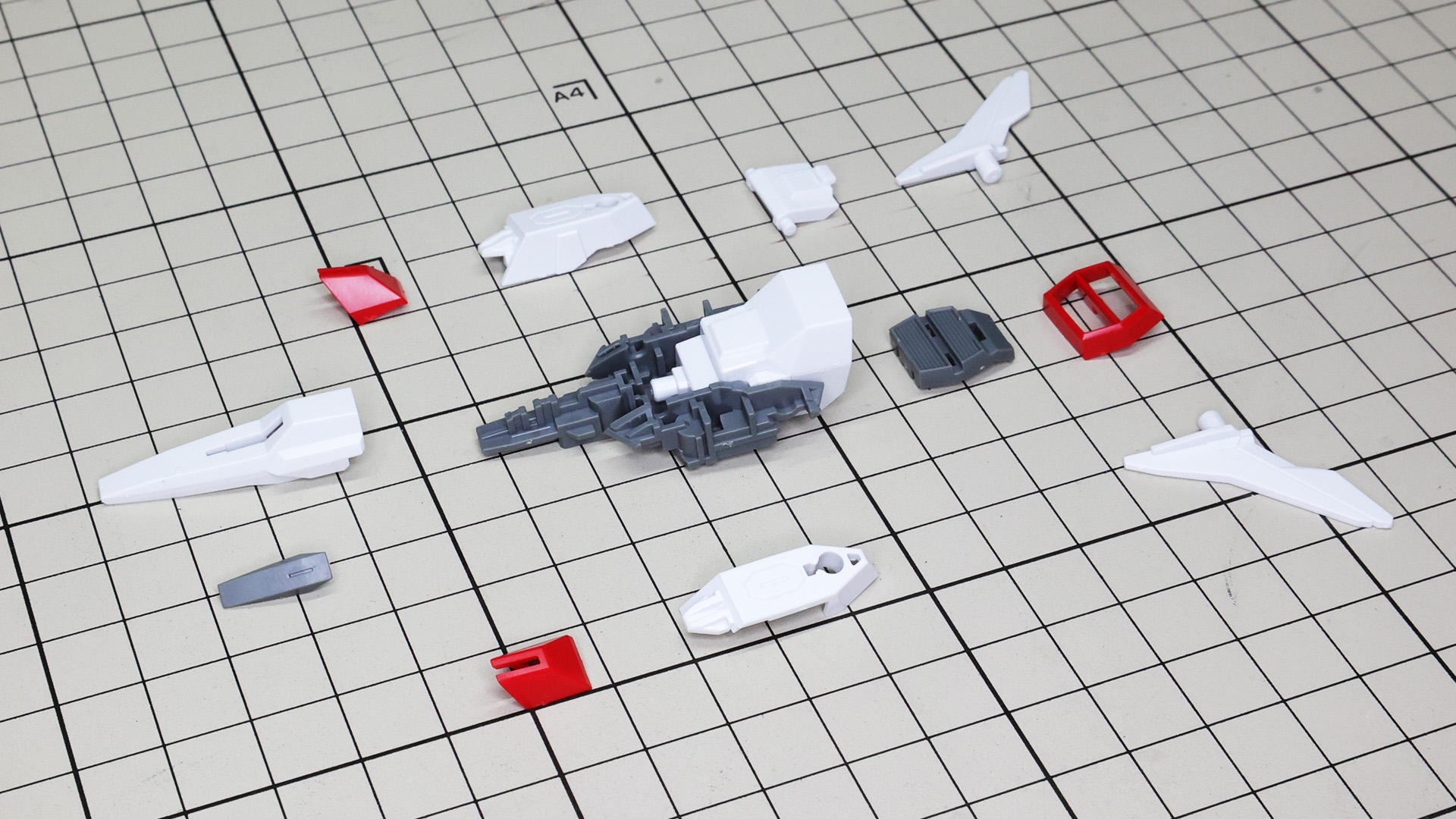 主に背面に装備されるコアファイター的装備に見えます