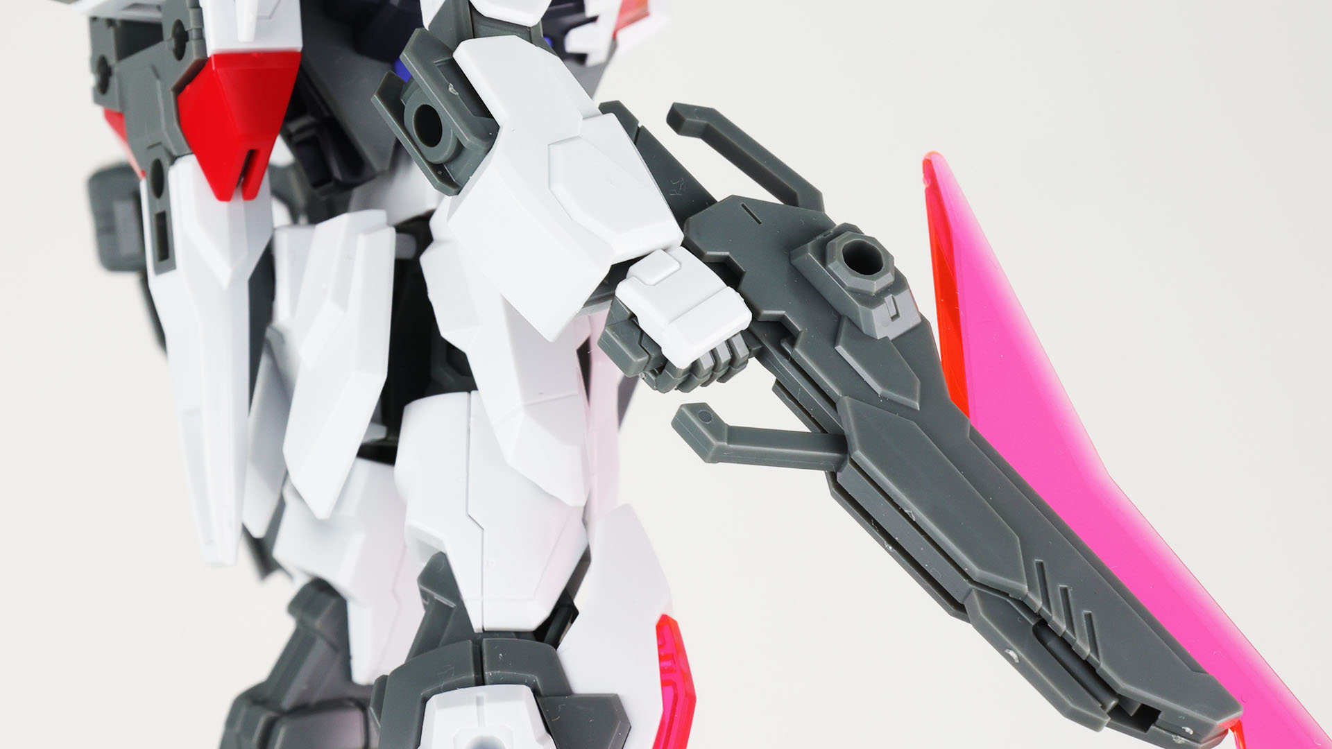 ビームライフルは完全新規となっていて、縦持ちもできます