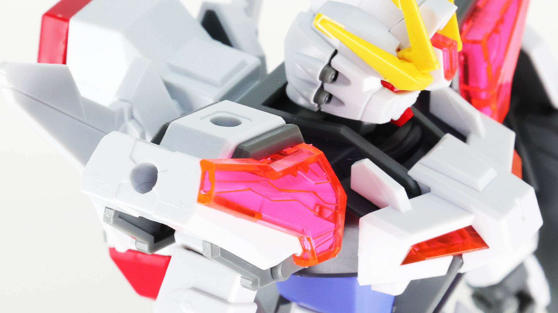 いたるところに接続軸を持っていてあらゆる状況に対応できそうです