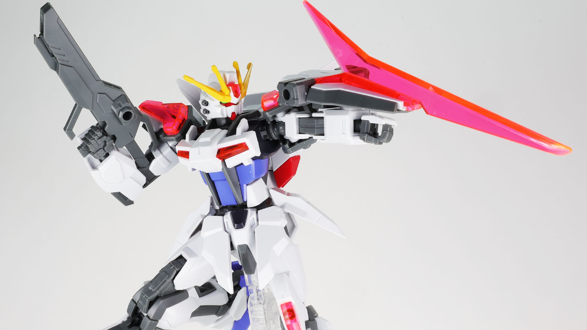 エクシードギャラクシーはEGシステムを全面開放、多種多様なビーム兵器を展開する