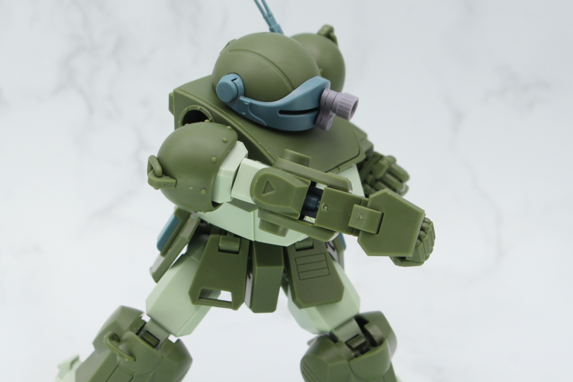 アームパンチ使用時の前腕の伸縮ギミック。左右に内蔵している