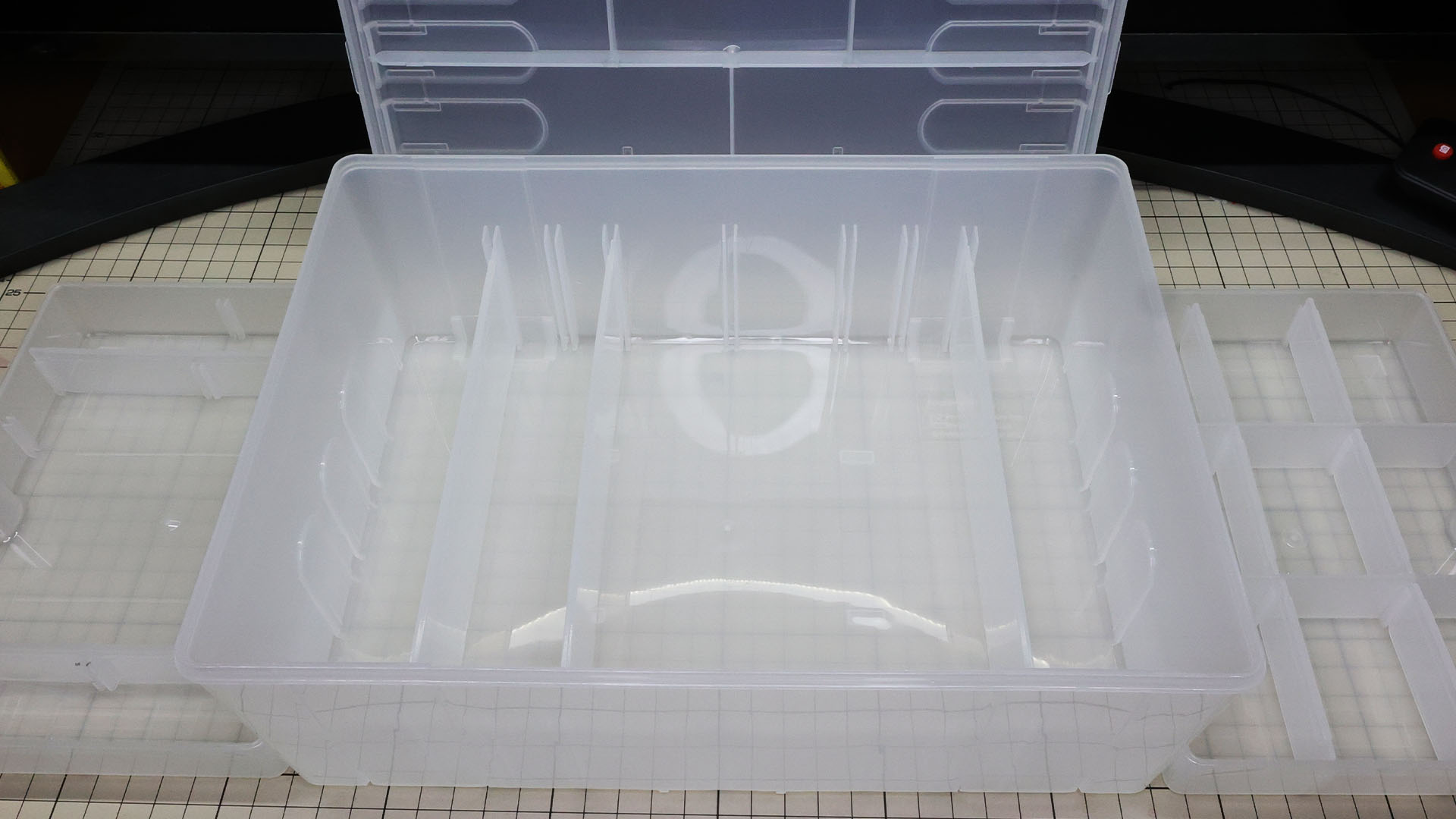 取り外し可能な仕切りプレートで内部を自由自在にアレンジできます