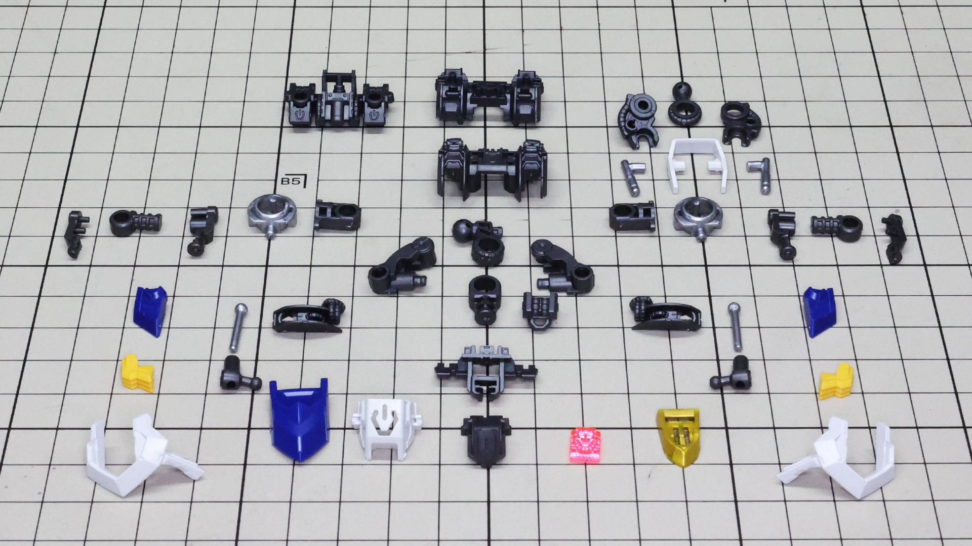 機能部位とカラー単位で細かくパーツ分けされている胸部パーツ群