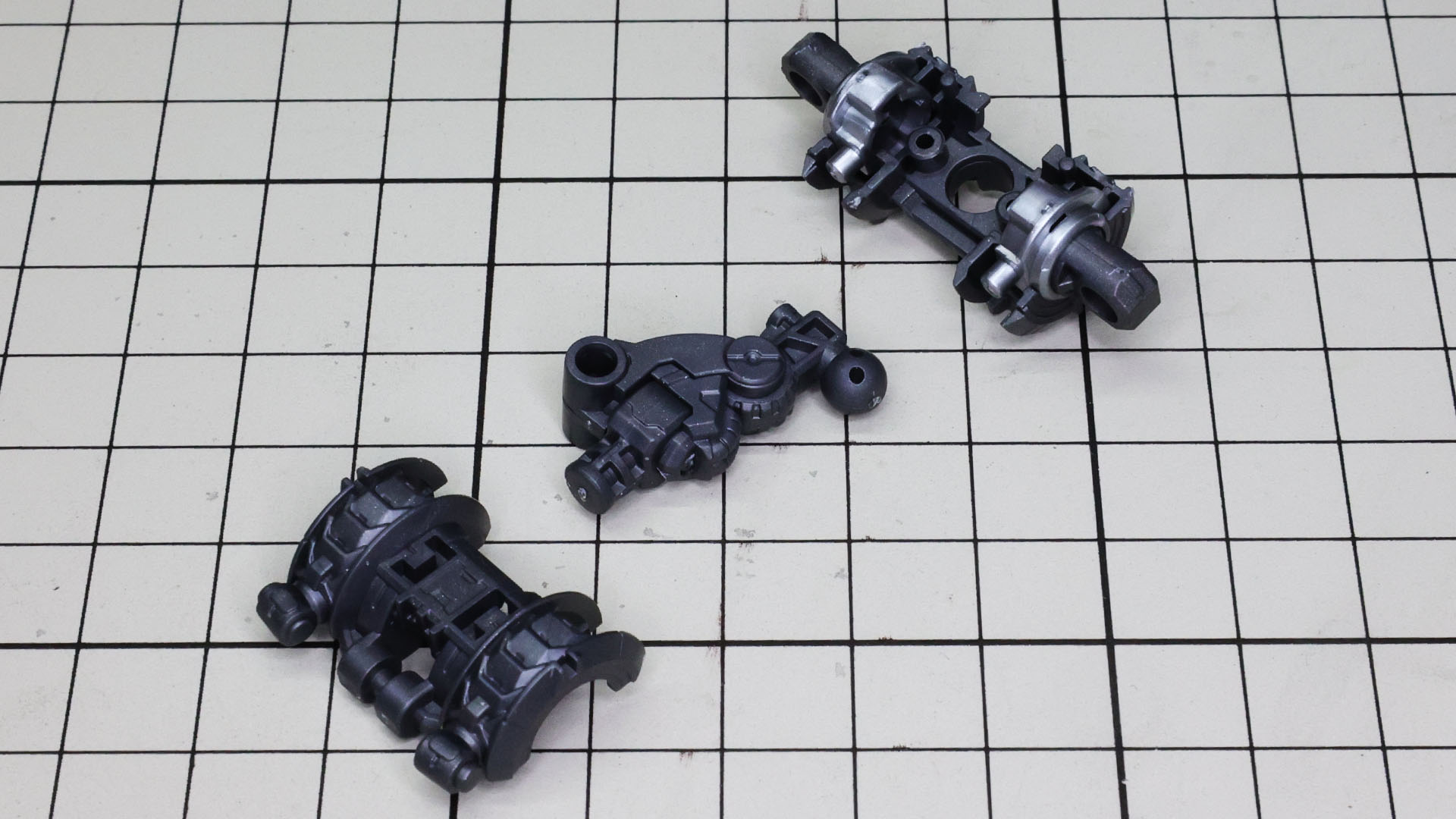 両肩とボディの芯を組み合わせます