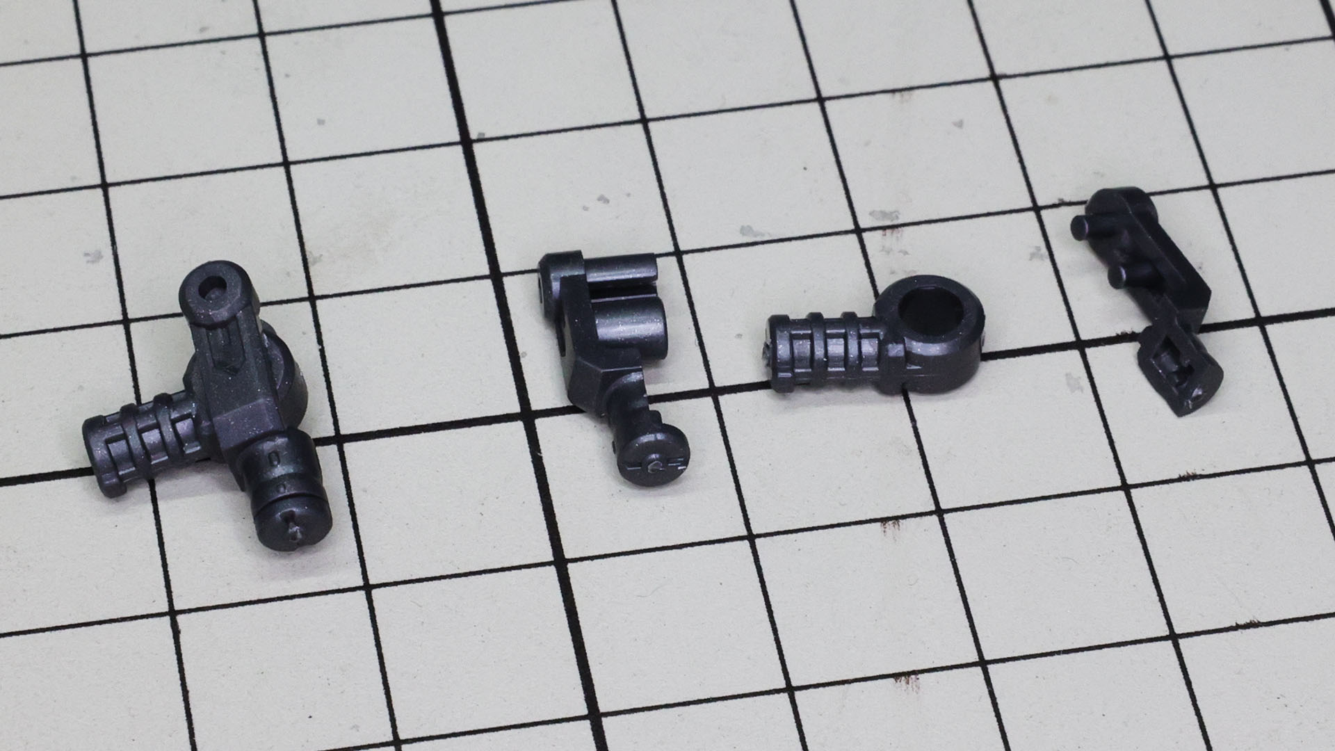 肩関節は両肩のフレームに接続されます