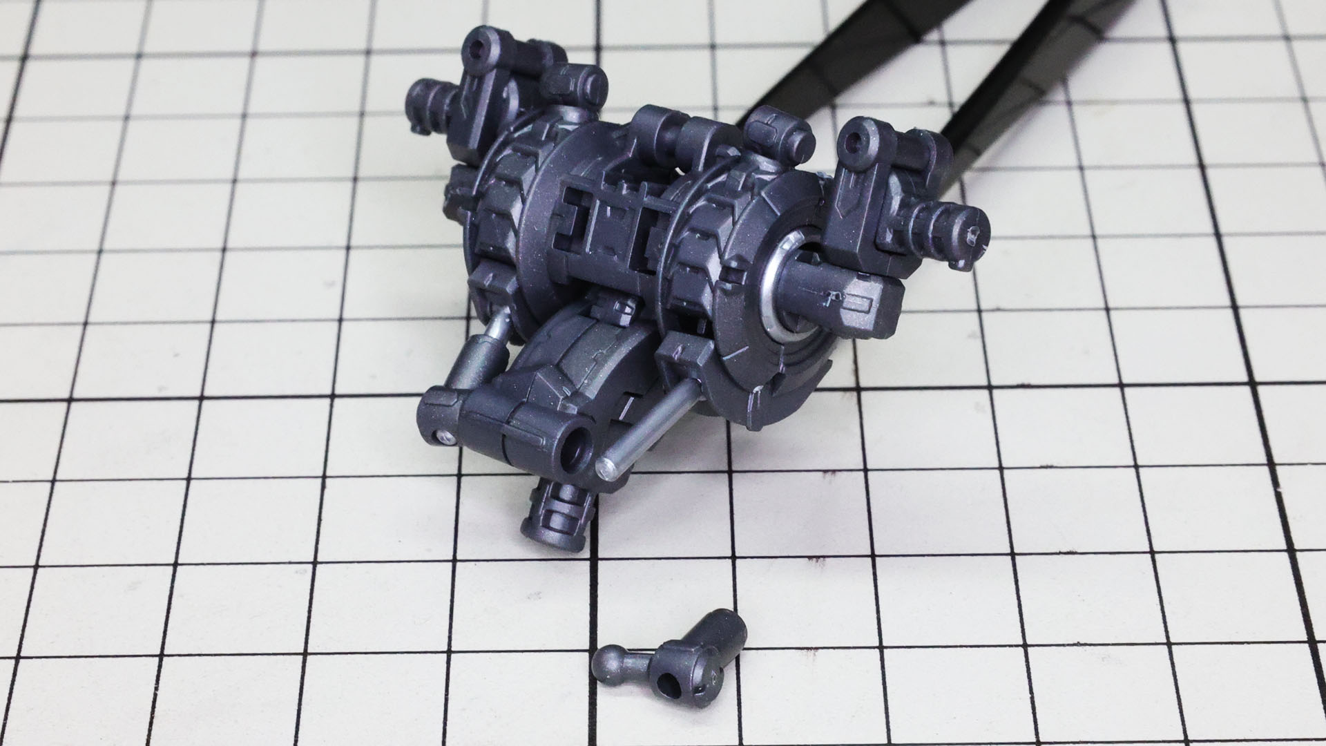 シリンダーの受けは芯の下部先端にあります