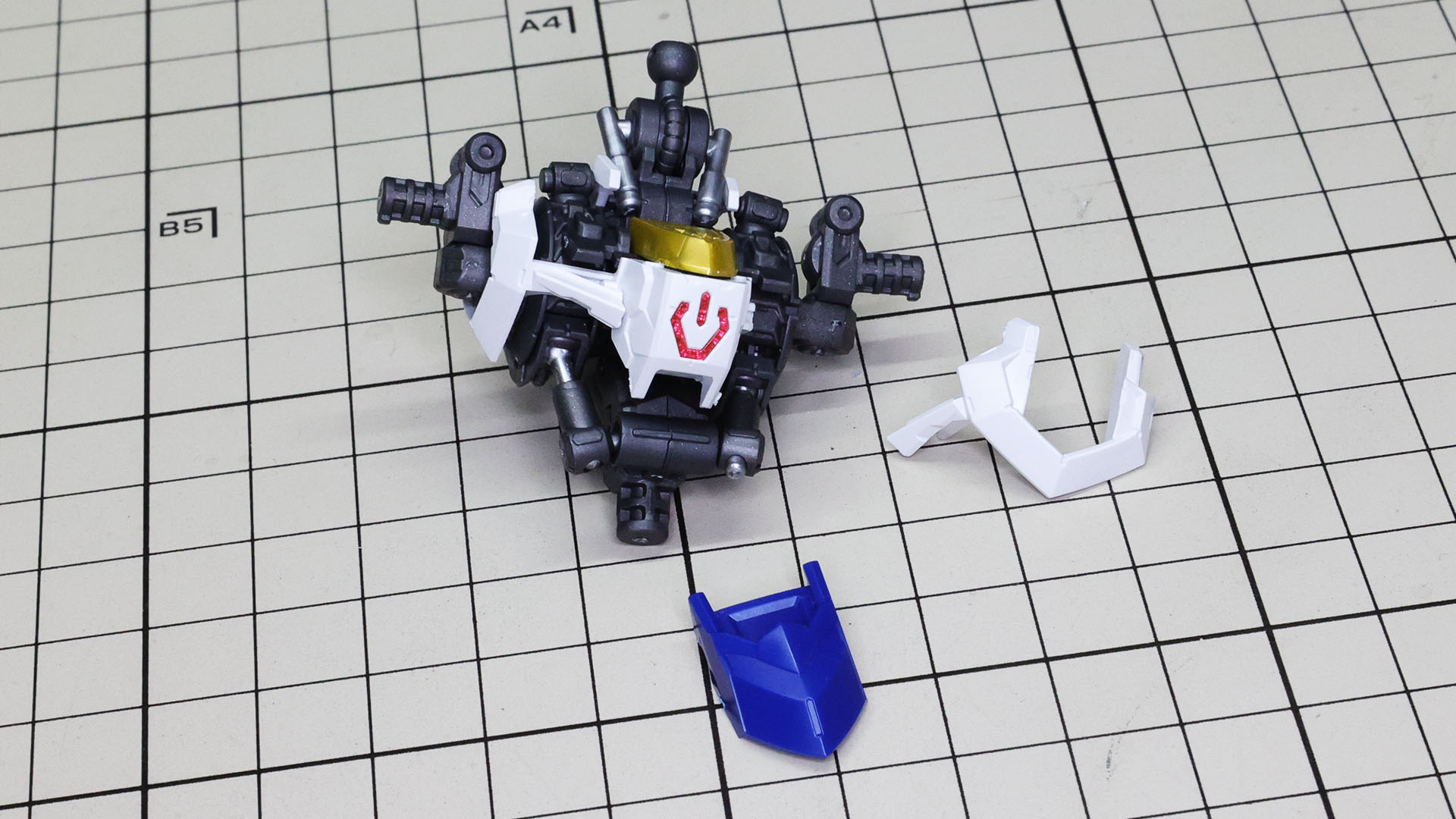 さらに装甲を組みつけていきます