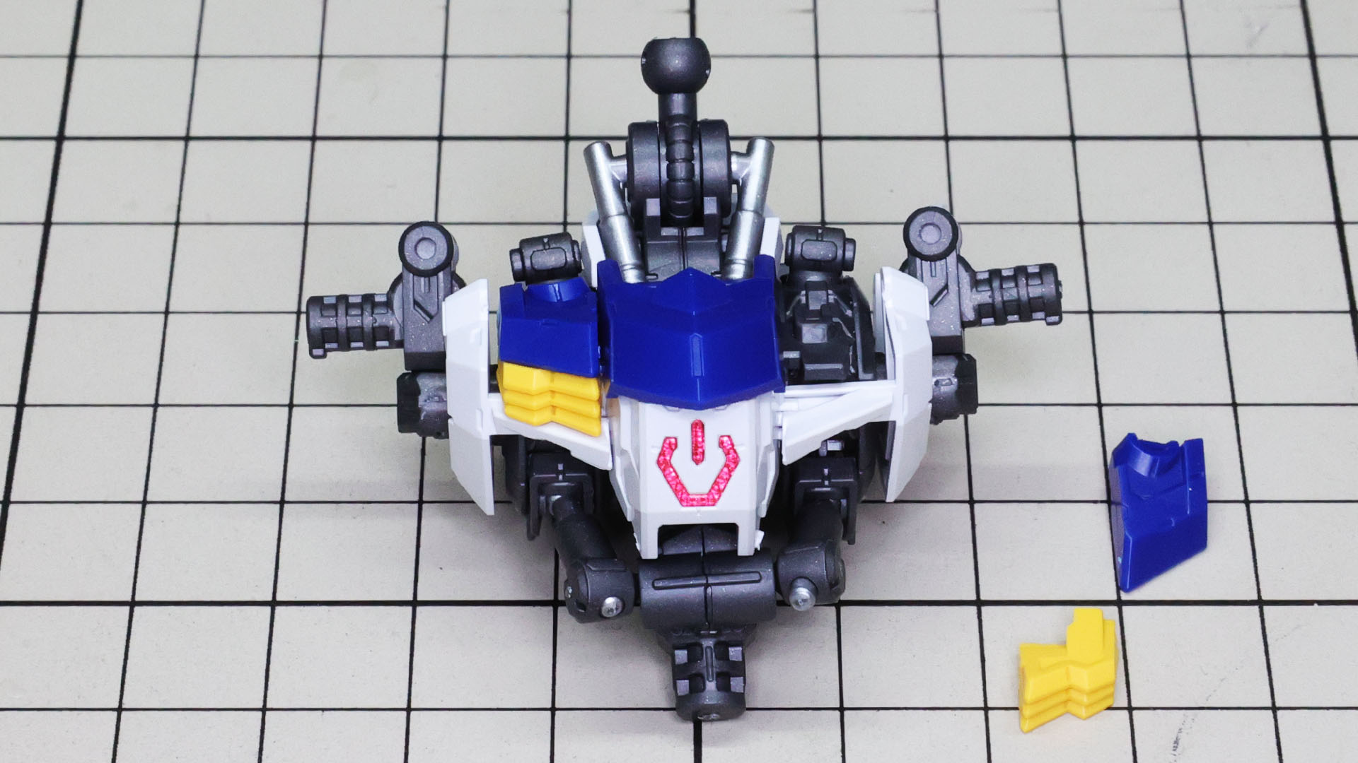 トリコロールカラーで一気に“ガンダム”らしさをまとっていきます