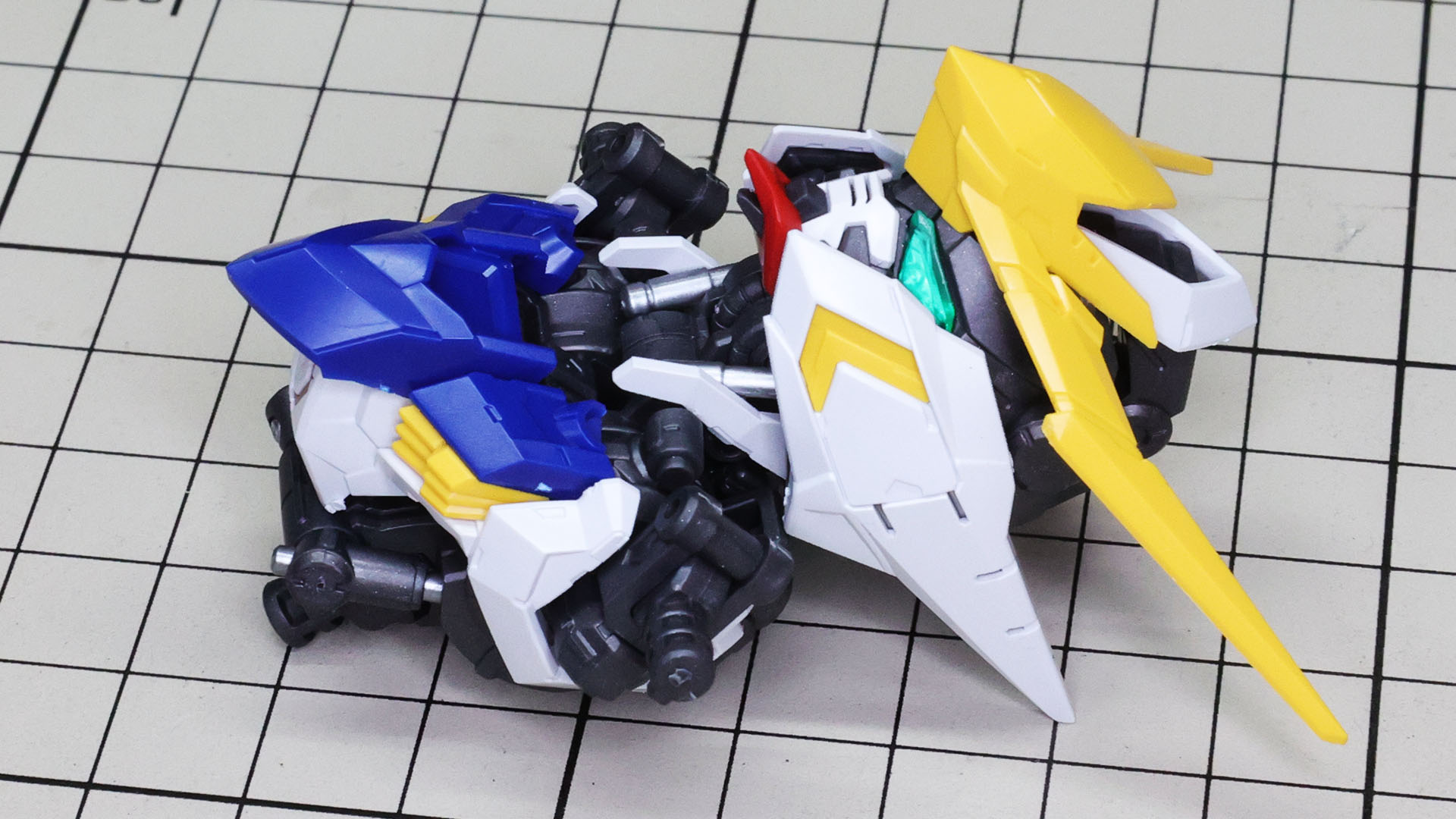 コクピットハッチはスライドします