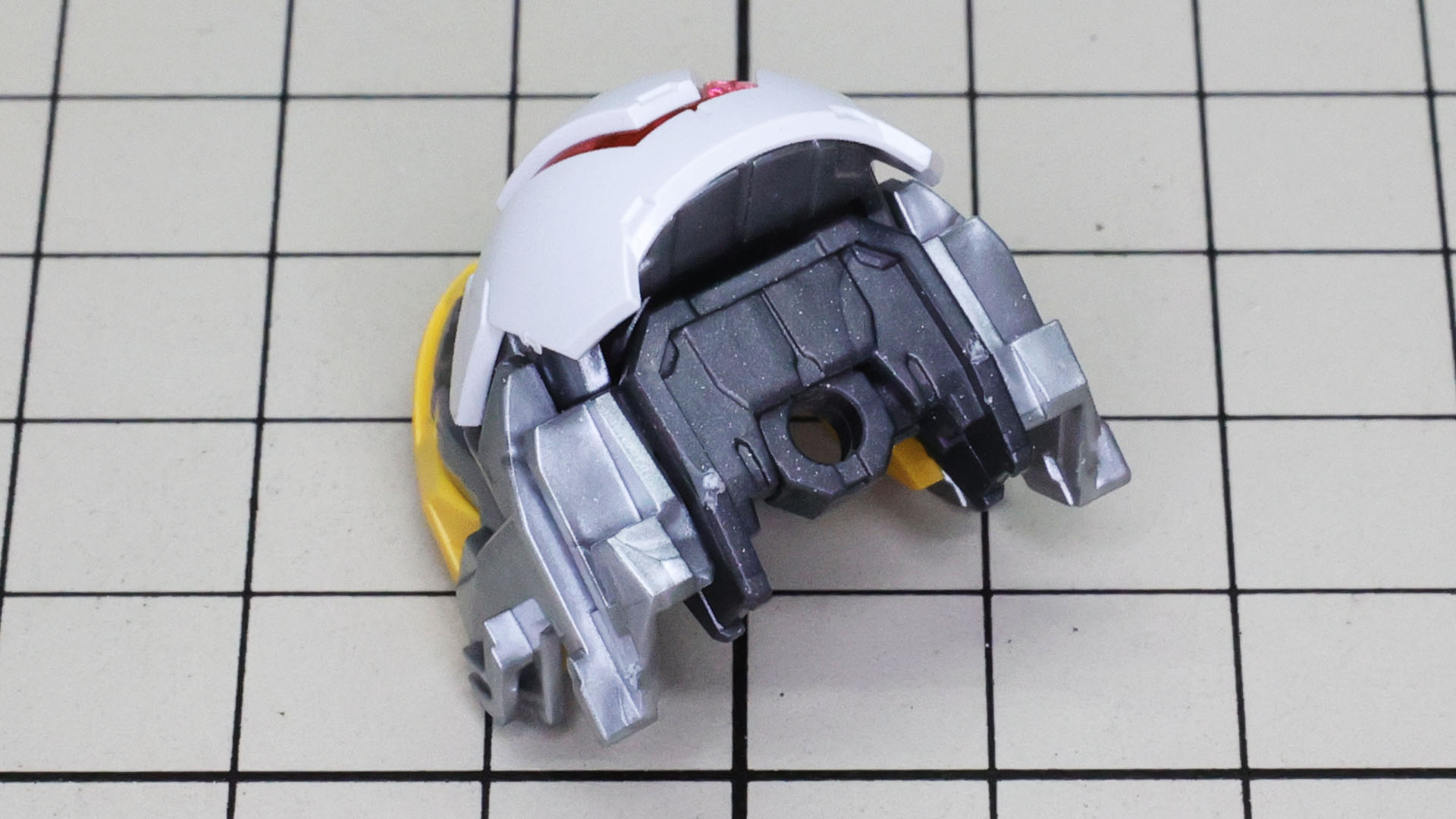 ディテールももりもりです。丸い軸穴は腕部との接続用です