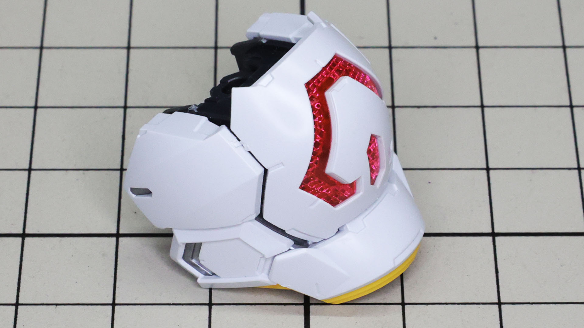 こちらが実際の肩関節で、上部に肩アーマー接続軸があります