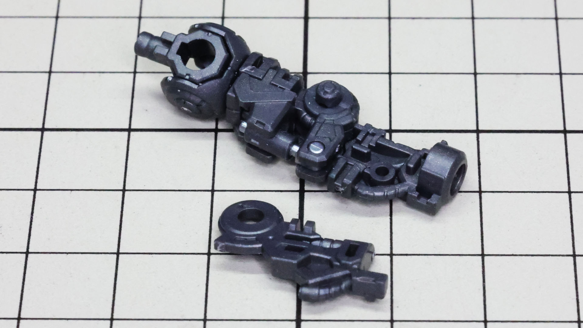 さらに前腕部を組付けていきます