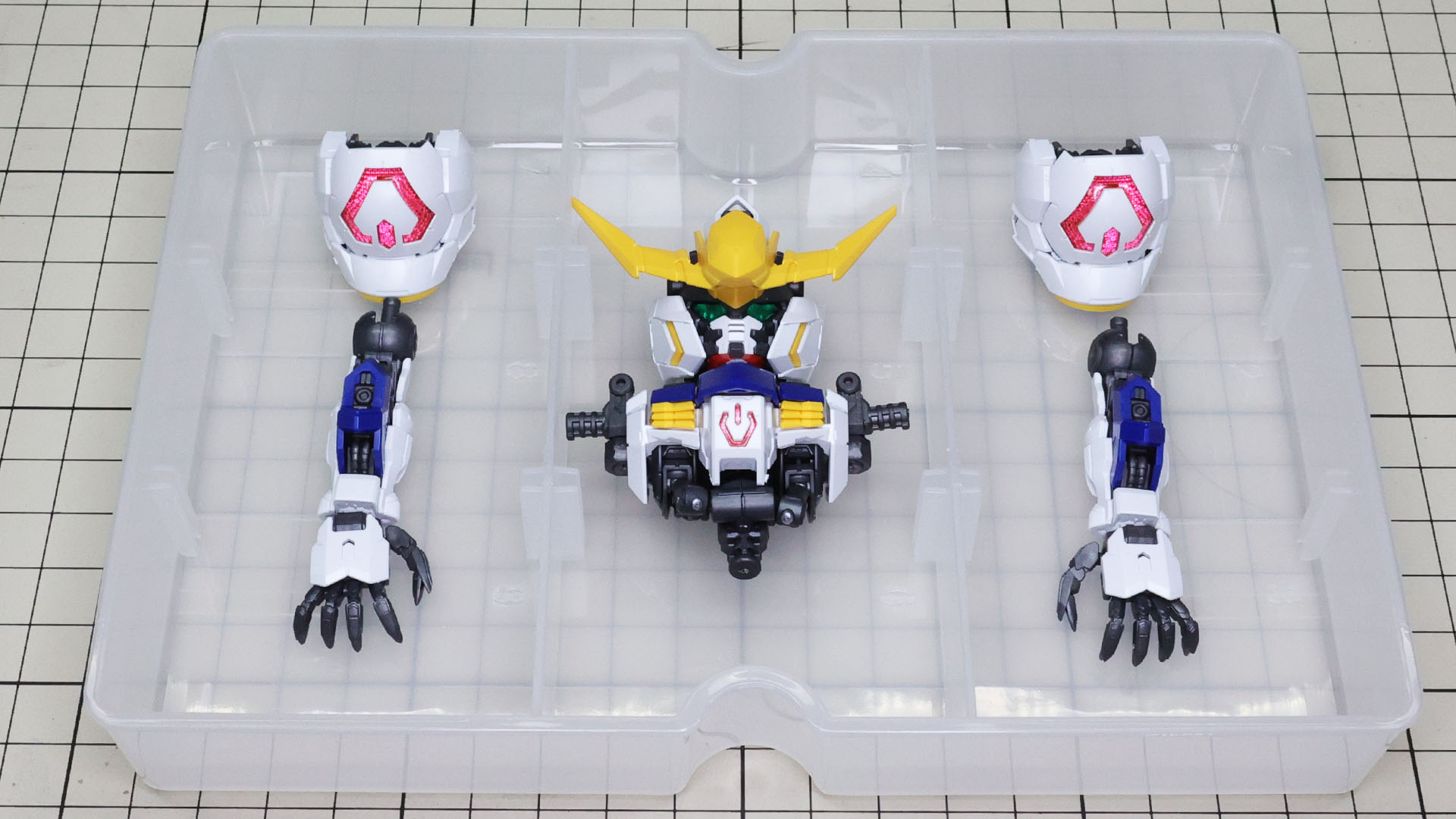 ボディを中央に、左右に腕部を並べてバランスをチェックできたり楽しい！