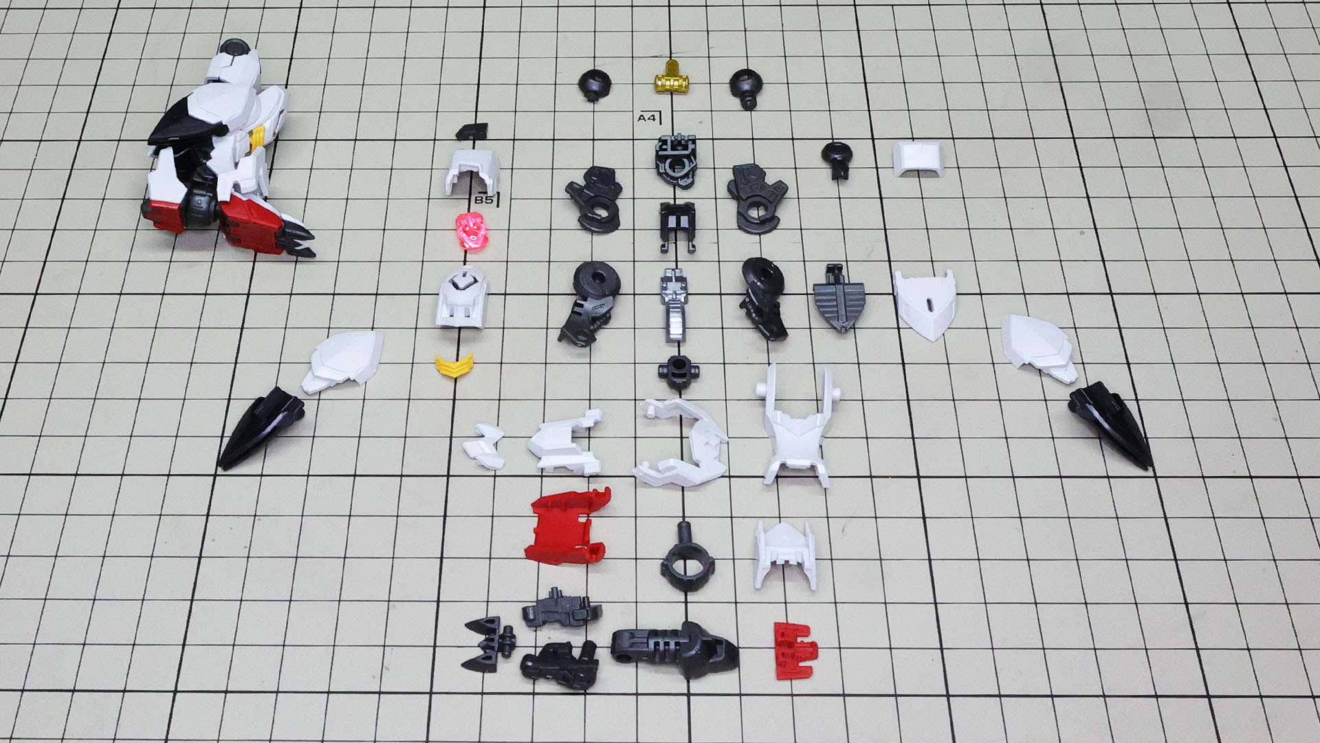 メカフレームを組んで装甲を組みつけていくまさしくMGフォーマットを感じられます