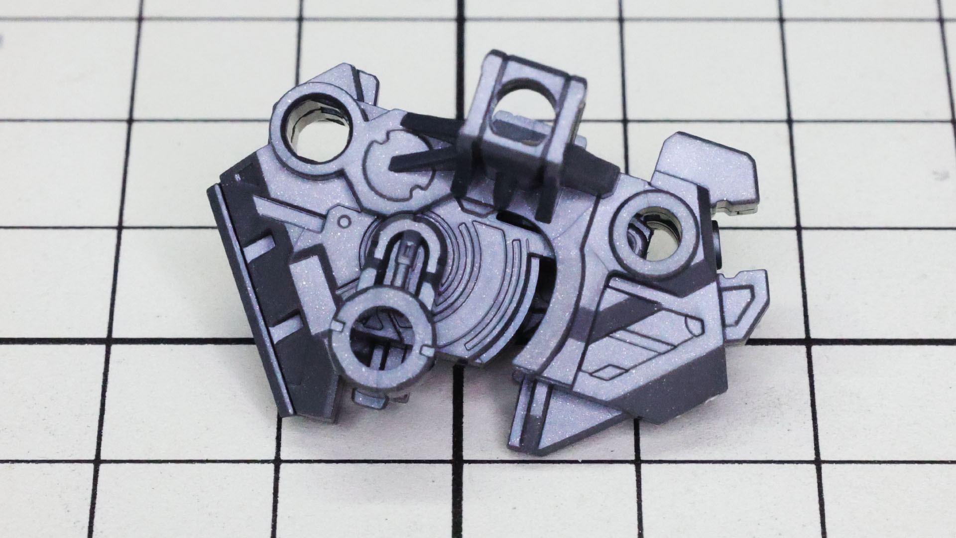 脚部の接続パーツは回転によるスイング機構を持っています