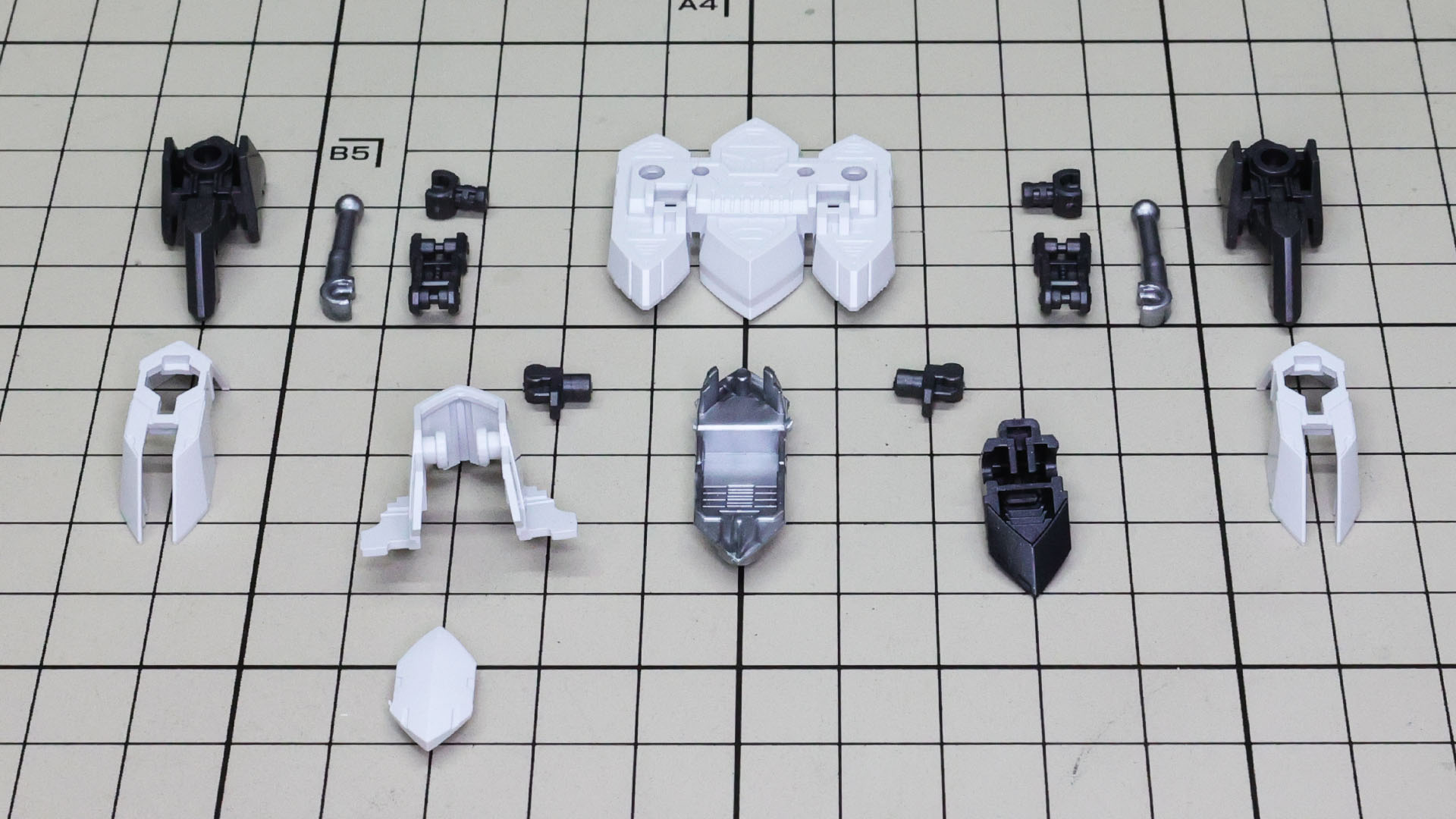 ノーマルスタイルでも小型なバックパックはSDスタイルでもギミックもりもりです