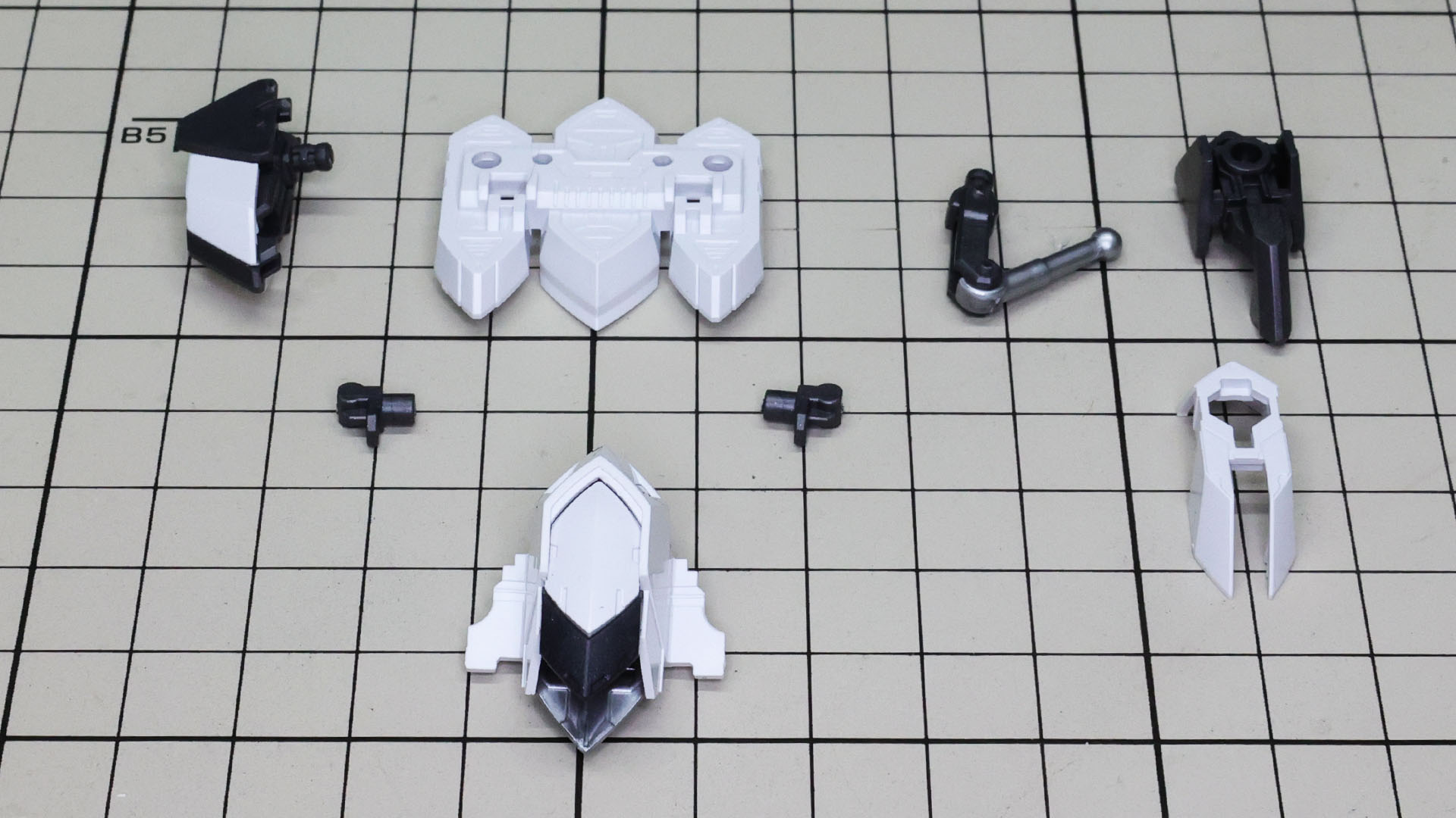 左右のウェポンラックはアーム可動で展開できます