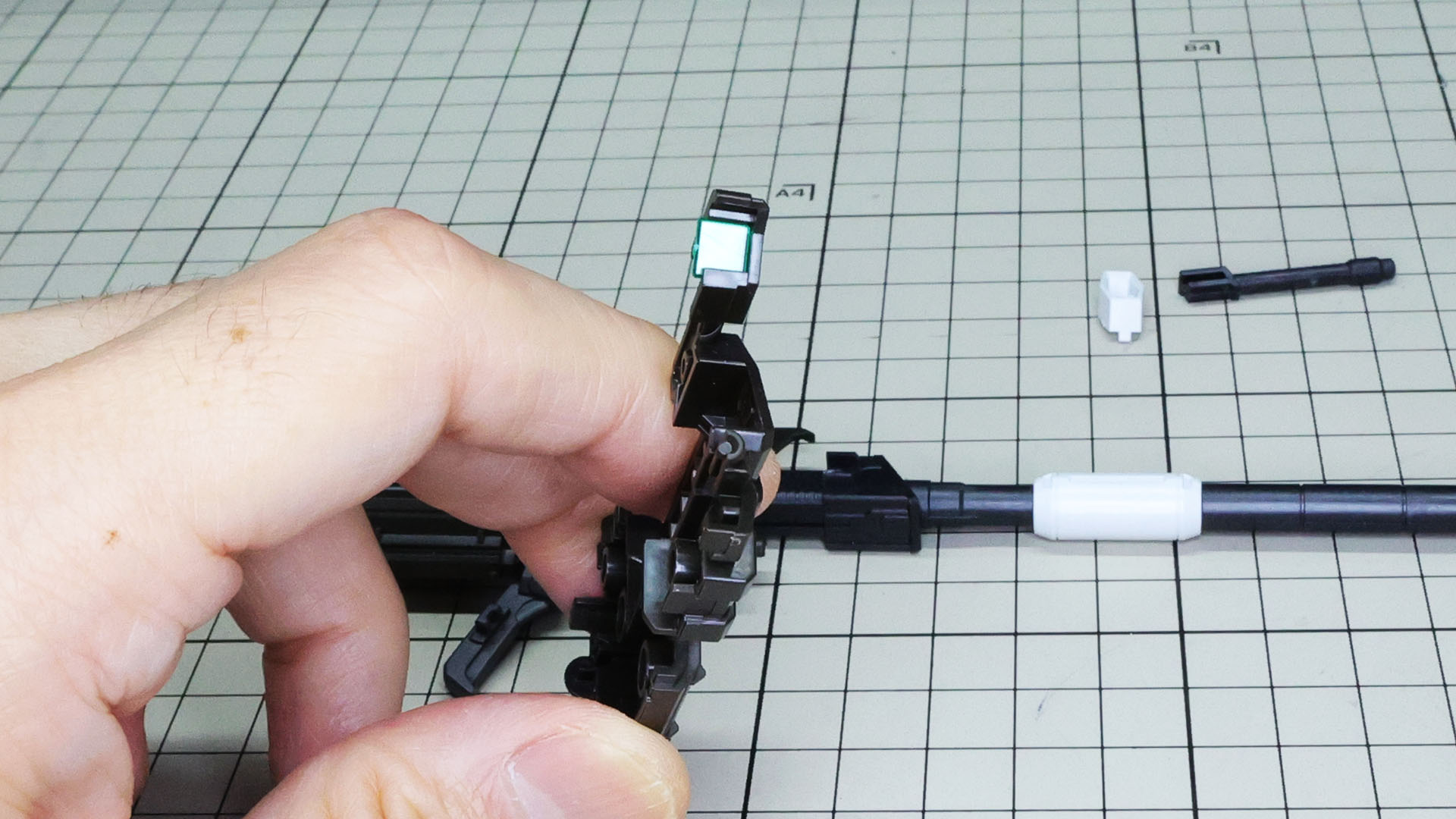 センサーにはクリアーパーツが使われます