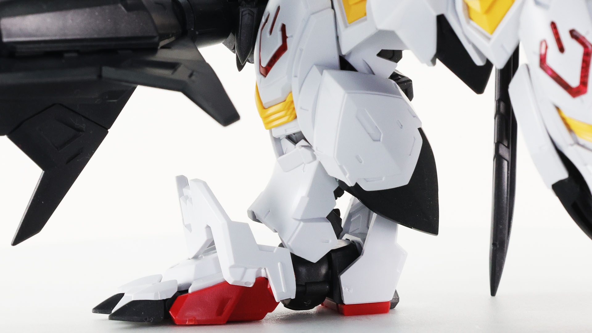 足首のところでロール回転するソールは設置性能も高いです