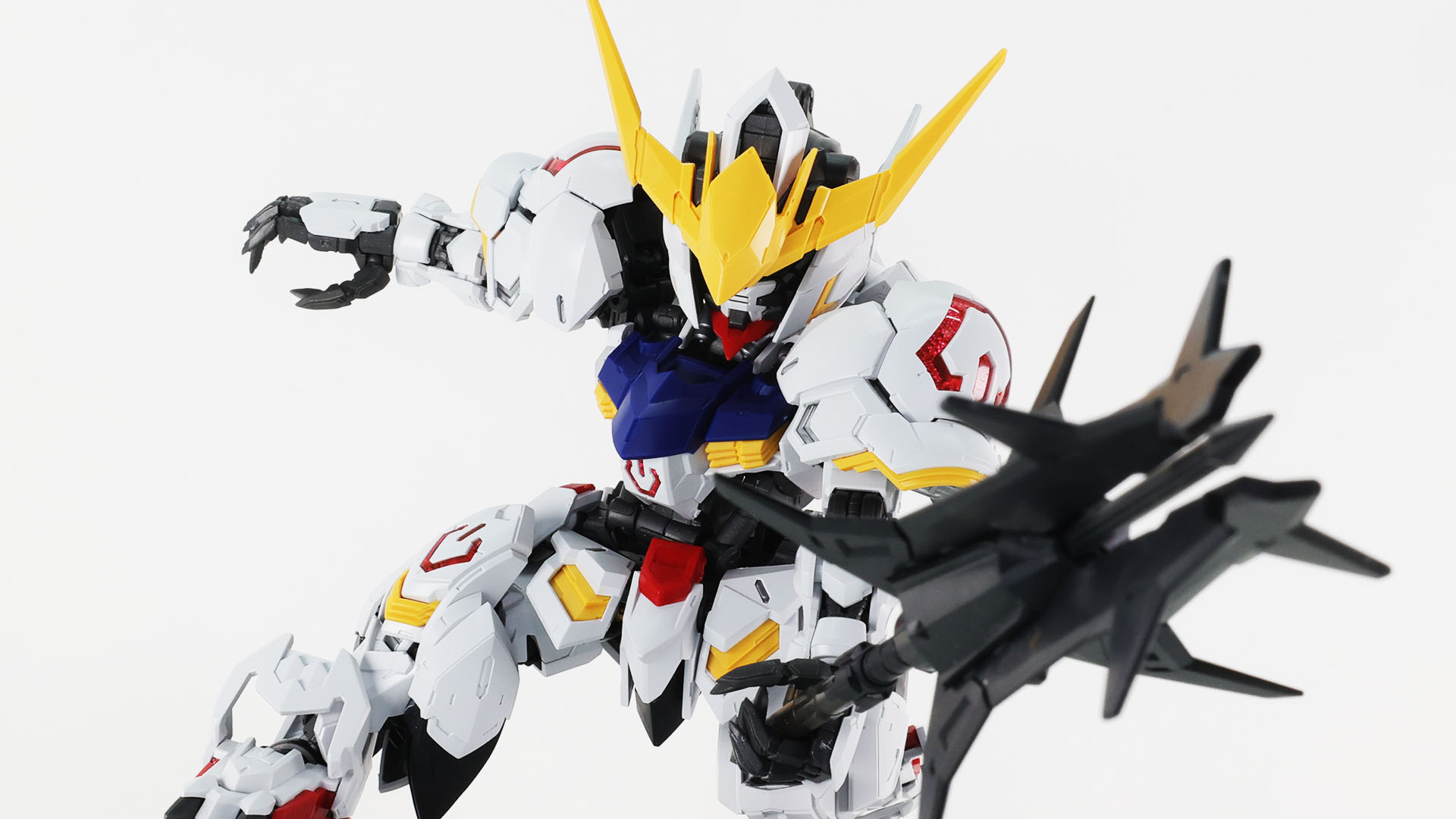 三日月が操縦するバルバトスの迫力ある動きを再現