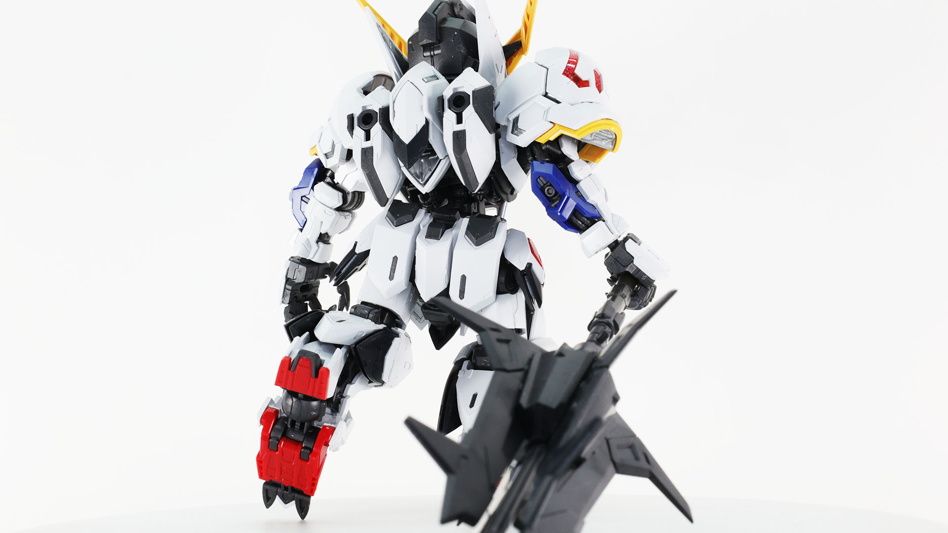 太刀は刃の部分をメタリックカラーで塗装すると雰囲気がよくなりそうです